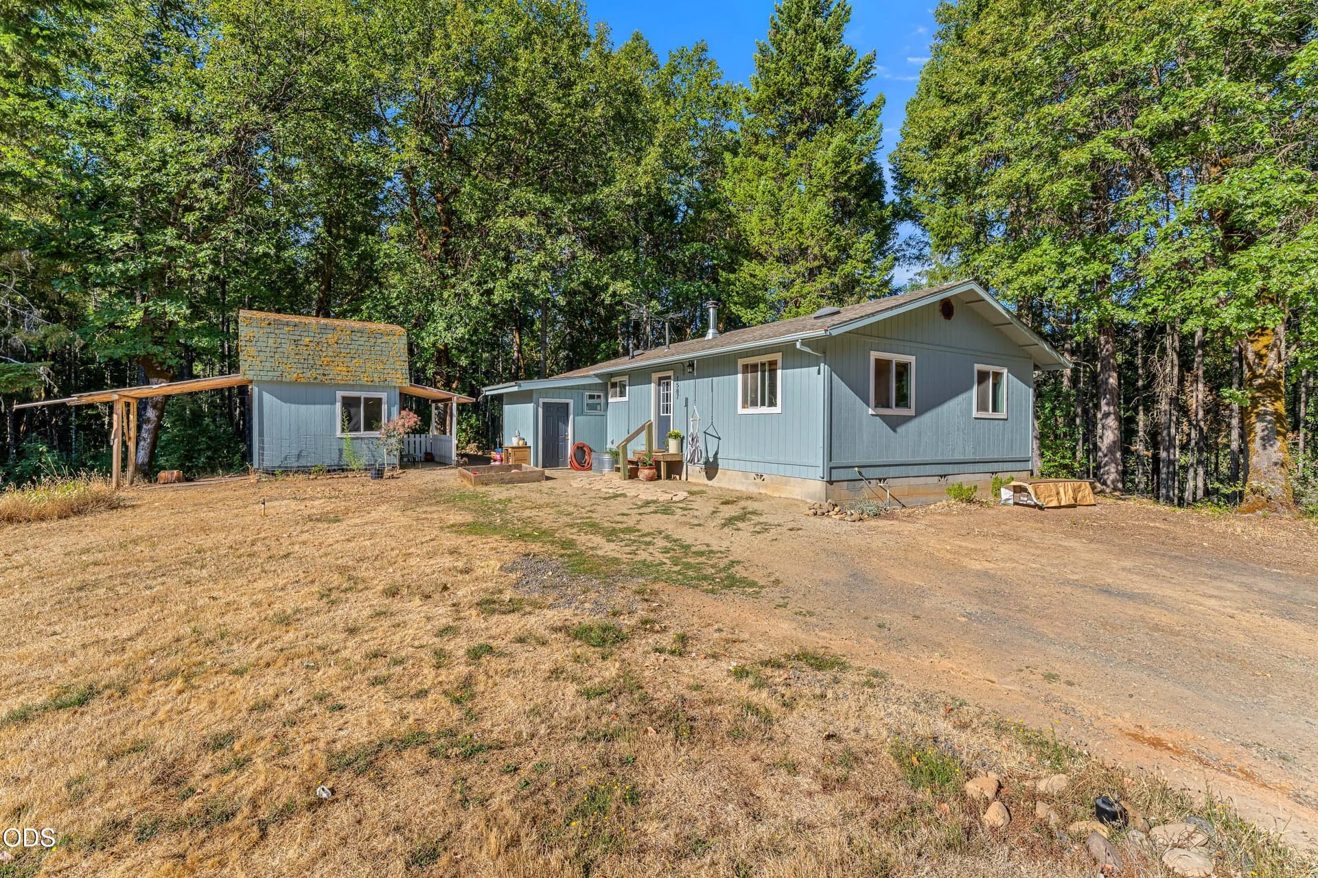 07-EXT (1 of 10). Photo 2 of 30, 1587 Arrowhead Drive, O'Brien, OR 97534