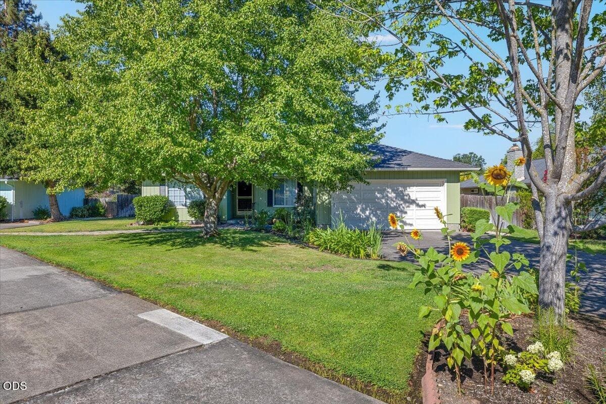 1-CI_5185. Photo 2 of 26, 3031 Cheltenham Way, Medford, OR 97504