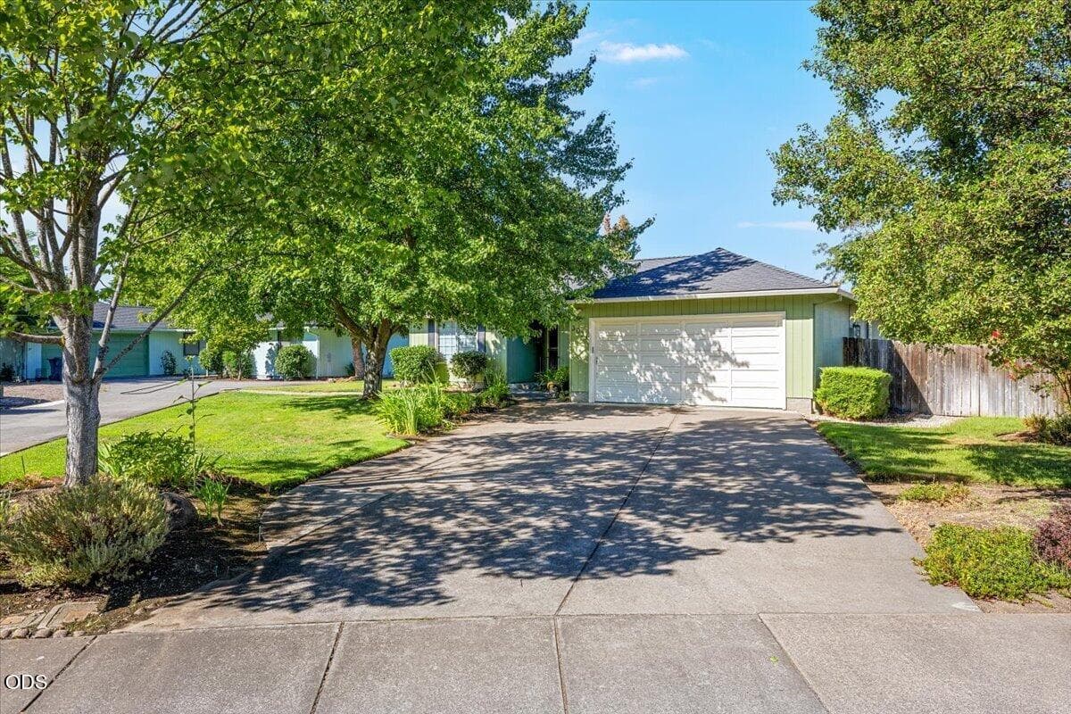 2-CI_5190. Photo 1 of 26, 3031 Cheltenham Way, Medford, OR 97504