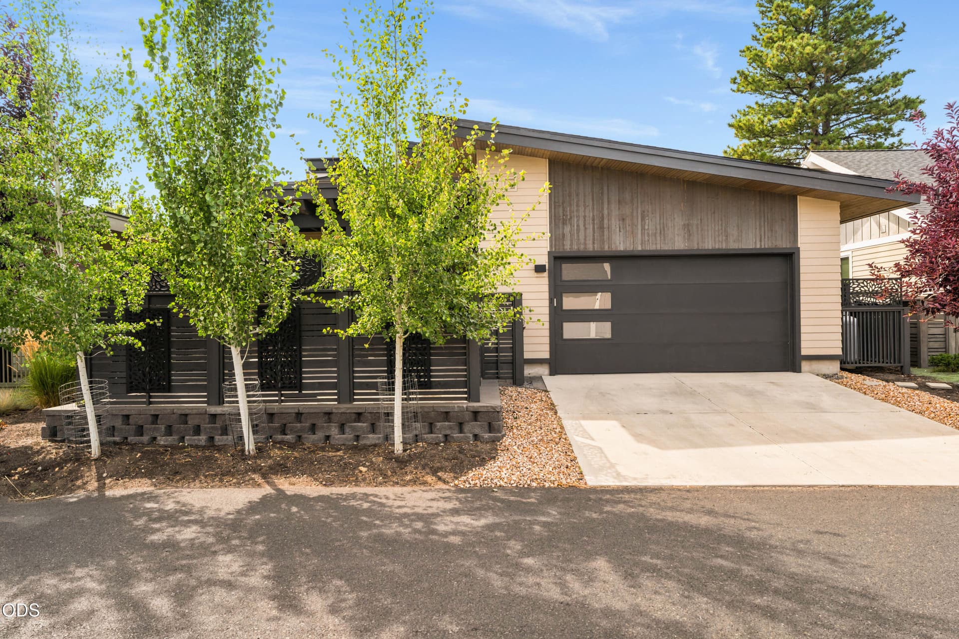 2. Photo 2 of 45, 1036 N Forest Edge Drive, Sisters, OR 97759