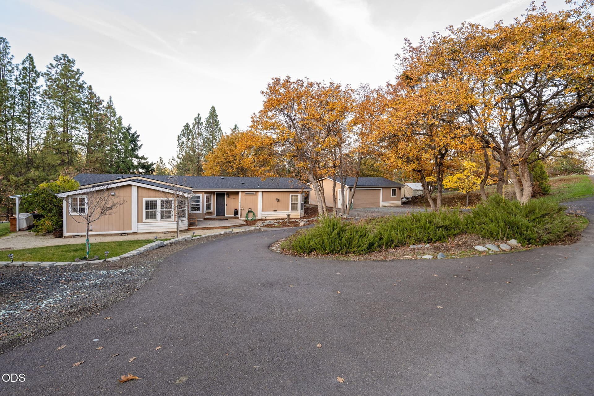 4-web-or-mls-Jasmine026. Photo 3 of 38, 2285 Jasmine Avenue, Medford, OR 97501