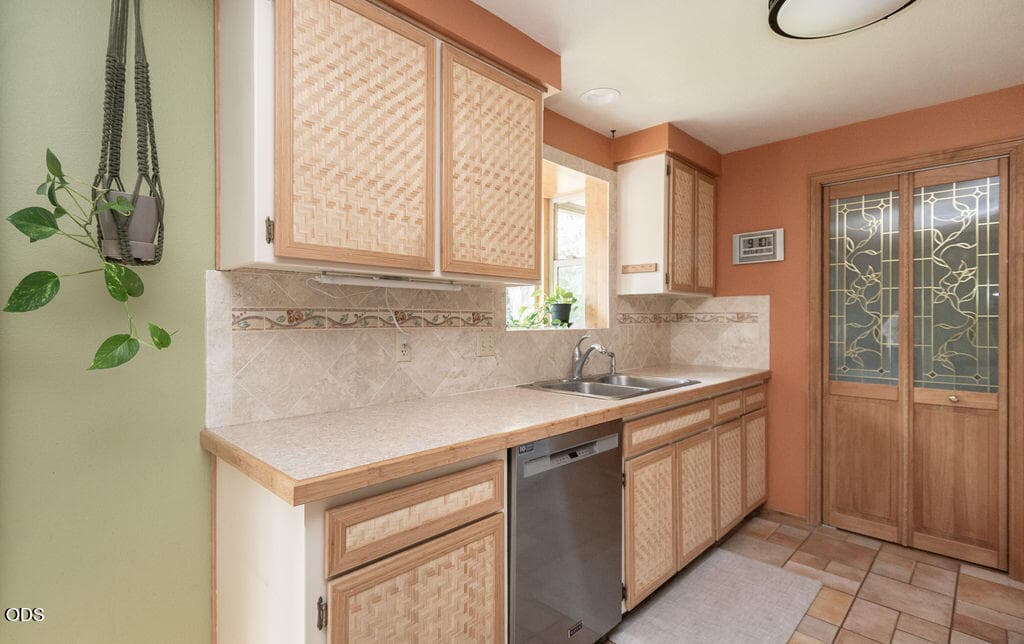 Kitchen Left. Photo 5 of 33, 20941 Desert Woods Drive, Bend, OR 97702