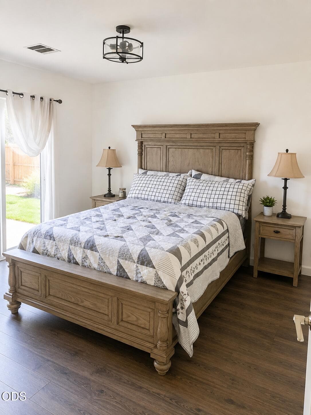 Main bedroom. Photo 5 of 11, 128 Fawn Circle, Shady Cove, OR 97539