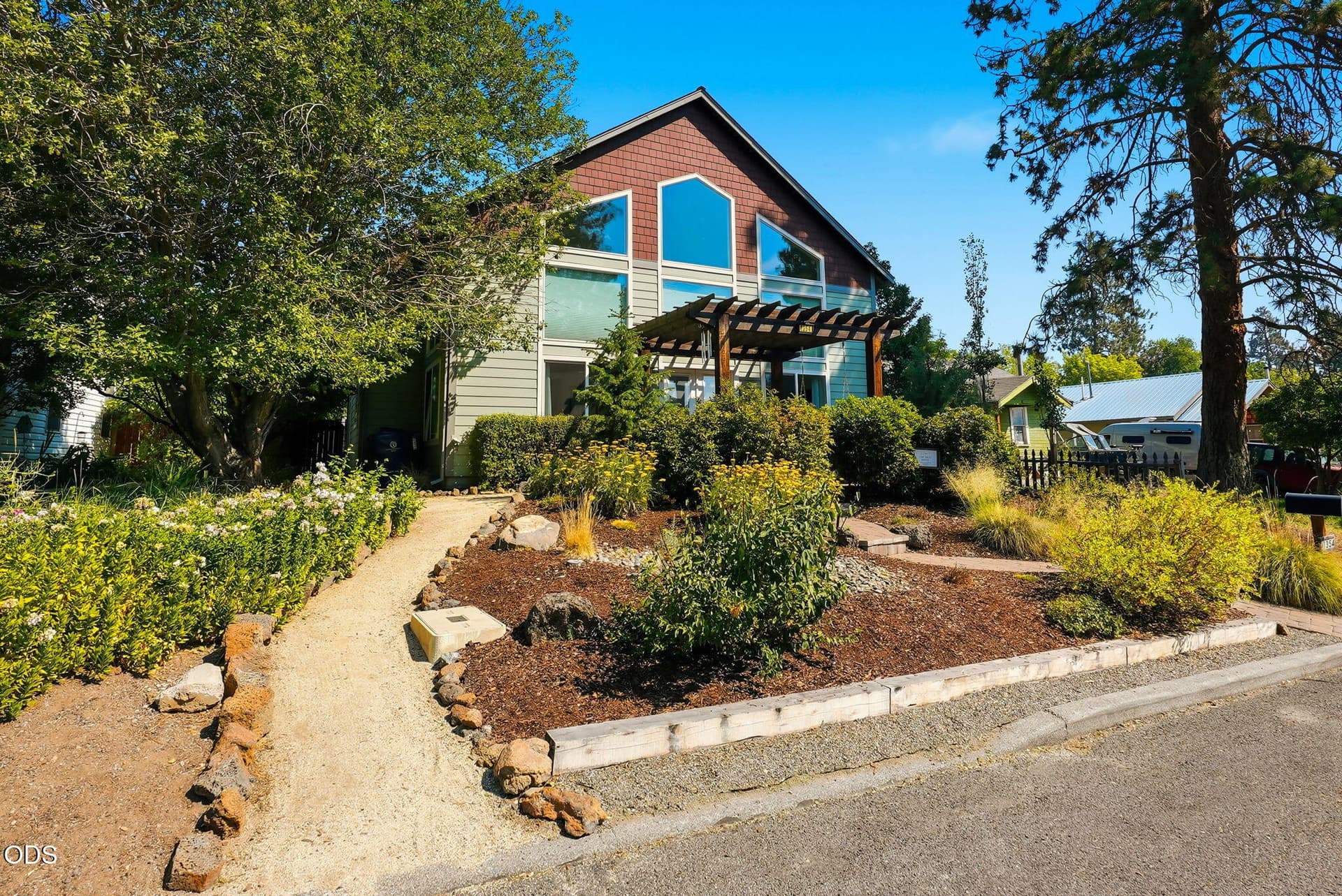 3-web-or-mls-Riley-Visuals-3. Photo 3 of 47, 1354 NW Baltimore Avenue, Bend, OR 97703
