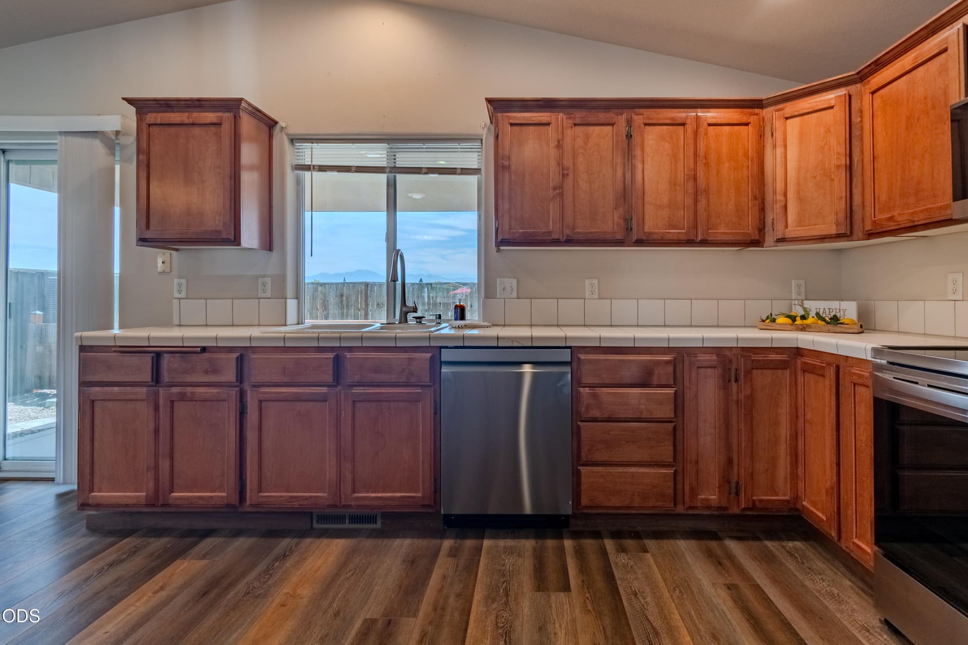 01-12. Photo 5 of 38, 2102 Lara Lane, Central Point, OR 97502