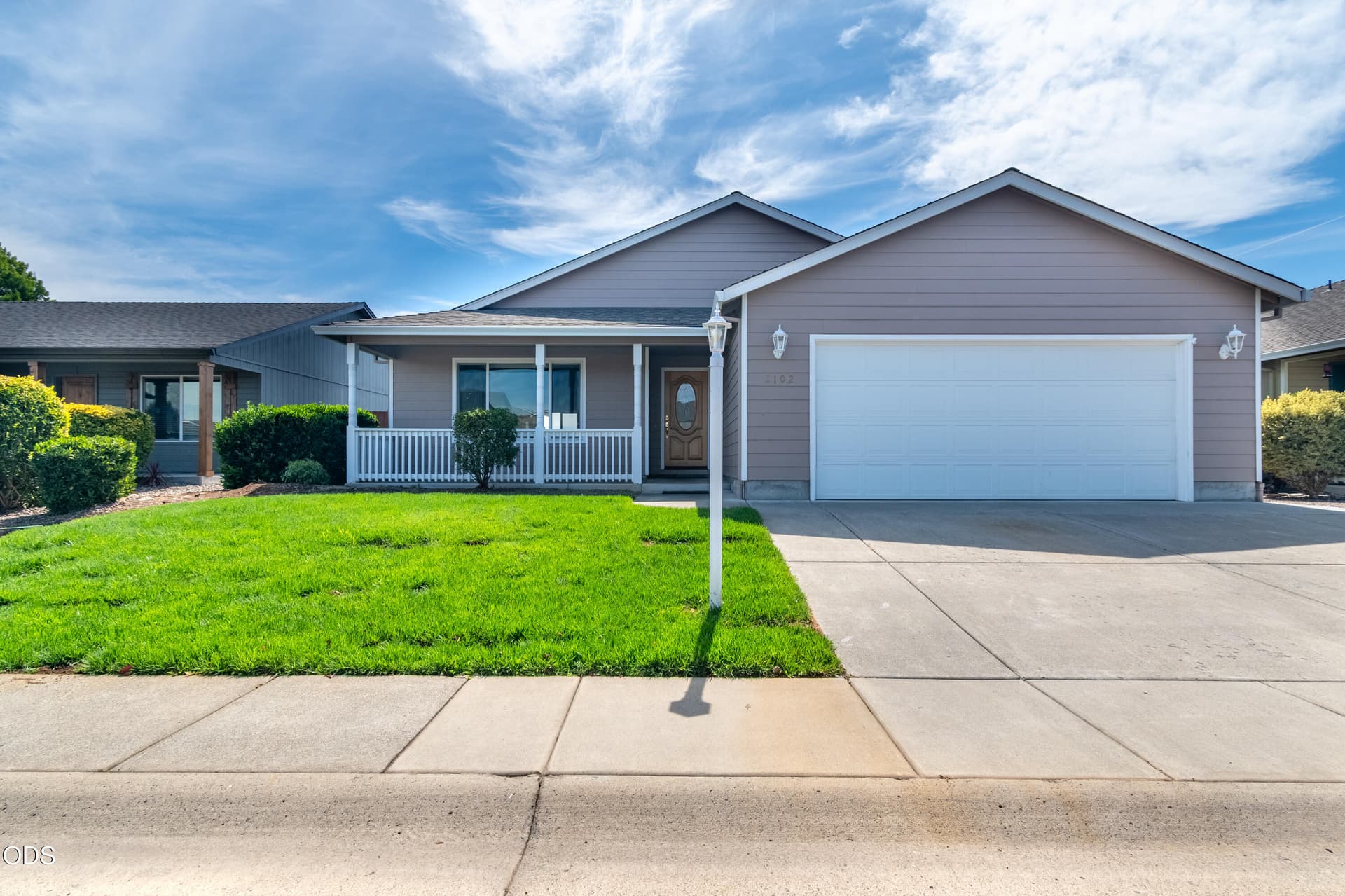 01. Photo 1 of 38, 2102 Lara Lane, Central Point, OR 97502