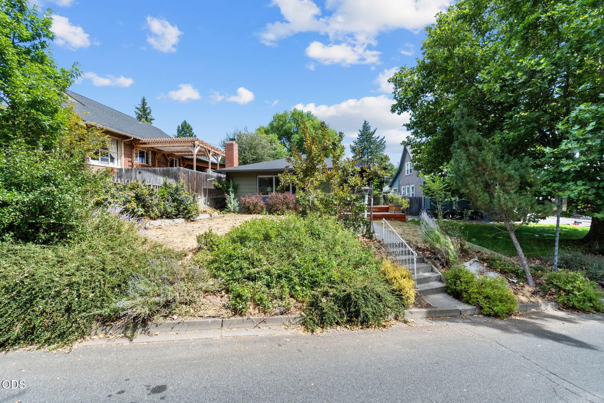 5-web-or-mls-DSC09142. Photo 3 of 39, 415 N Laguna Street, Klamath Falls, OR 97601