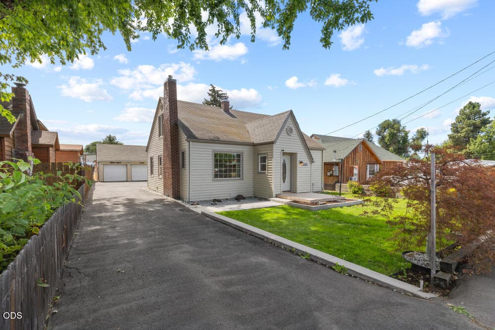 02 4634CrosbyAve-5. Photo 2 of 32, 4634 Crosby, Klamath Falls, OR 97603
