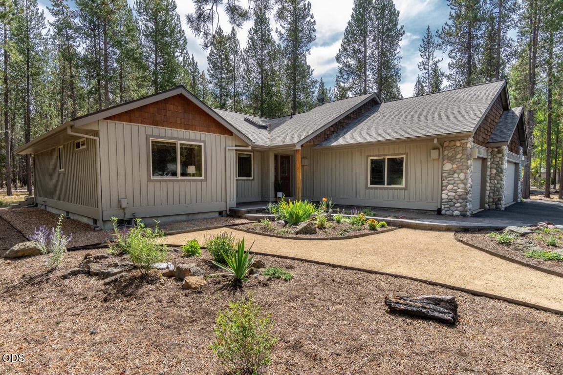 001. Photo 1 of 22, 16921 Pony Express Way, Bend, OR 97707