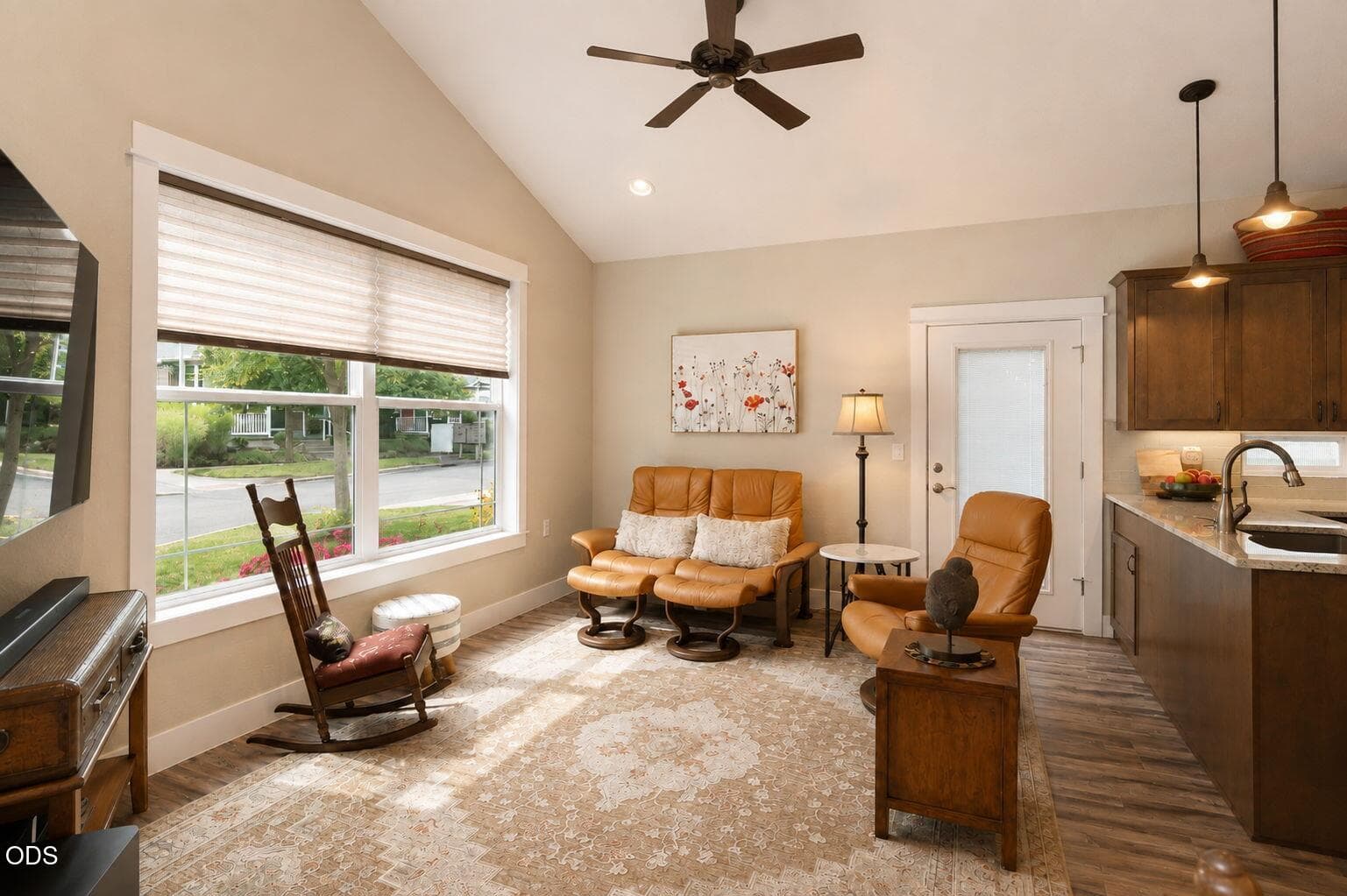 12-web-or-mls-CB170F06-7C20-4E48-A384-2C. Photo 4 of 20, 546 Blue Moon Drive, Central Point, OR 97502