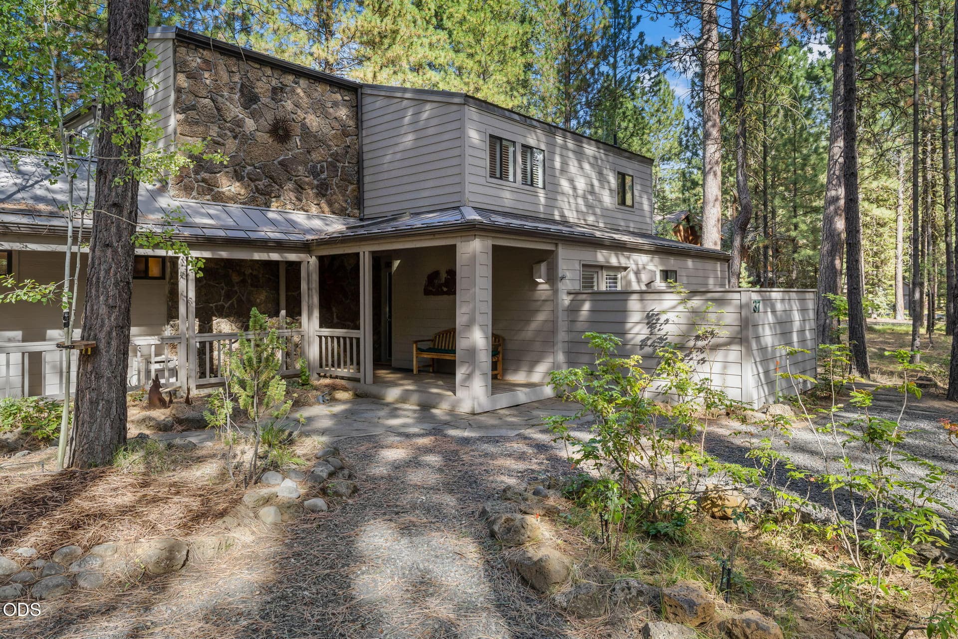 2026_08_26_13314_betony_gh37_bbr-5. Photo 3 of 60, 13314 Betony Unit GH 37, Black Butte Ranch, OR 97759