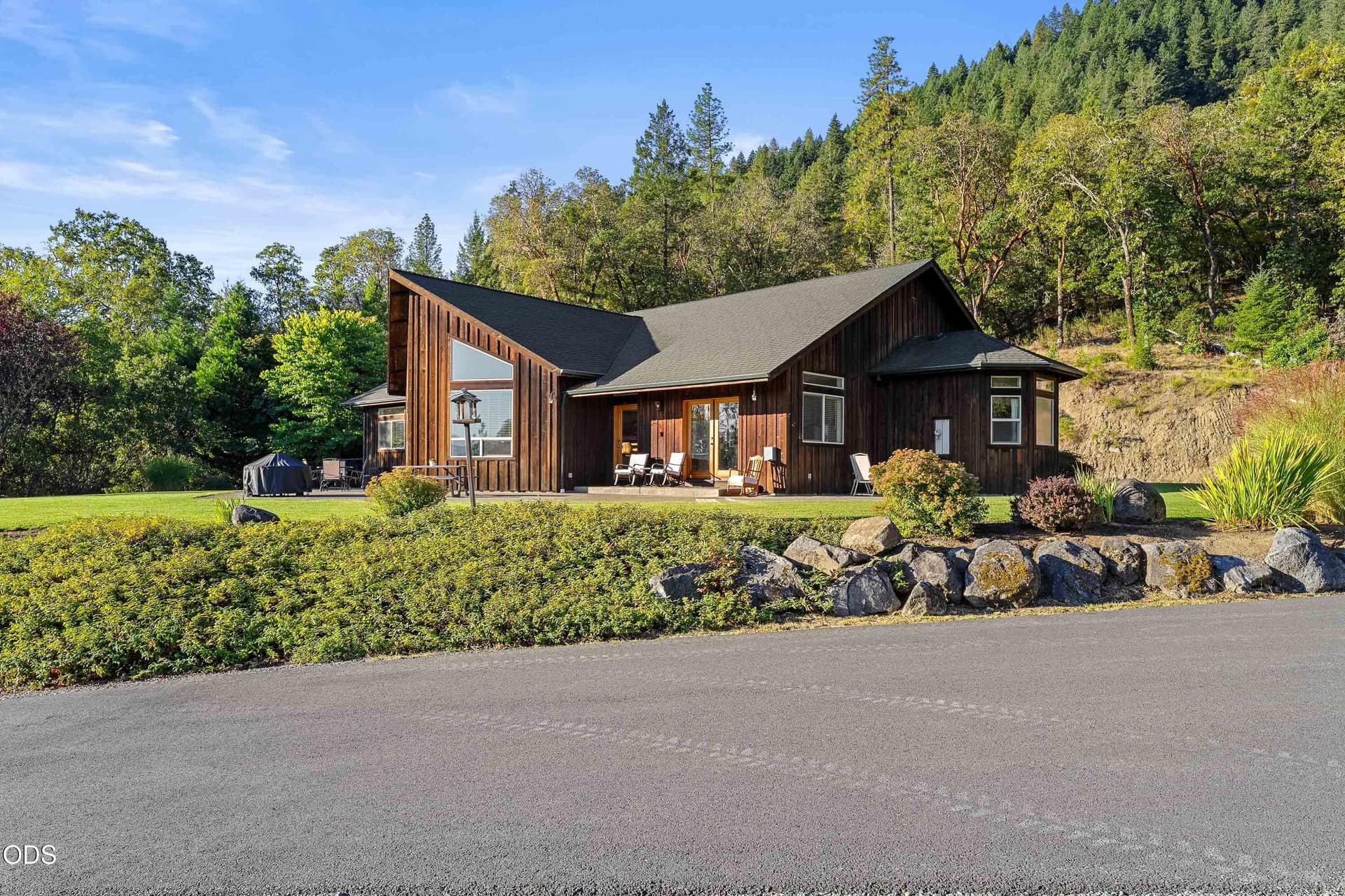 EXT (4 of 22). Photo 5 of 65, 850 Riverbanks Road, Grants Pass, OR 97527
