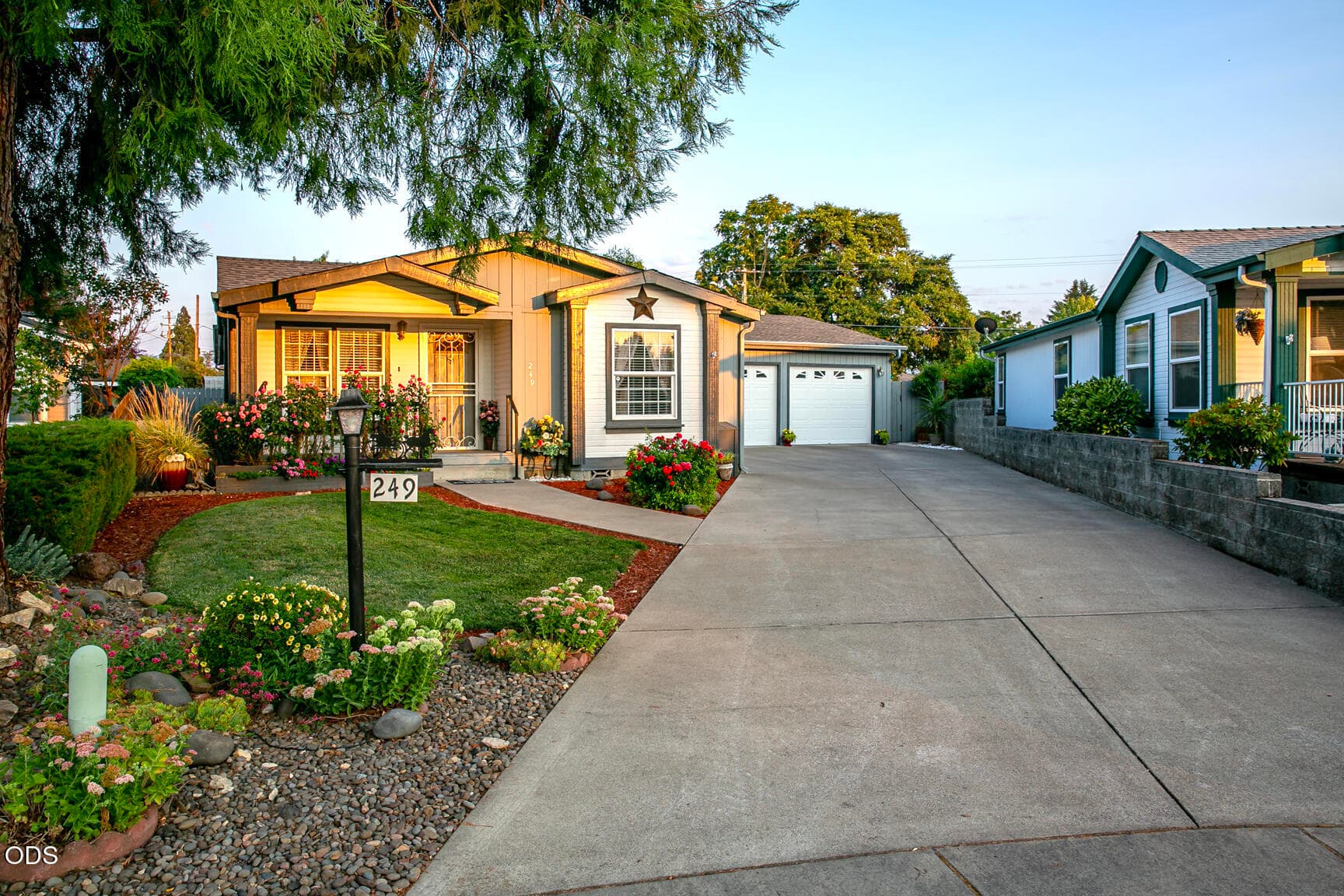 1. Photo 1 of 54, 555 Freeman Road Unit UNIT 249, Central Point, OR 97502