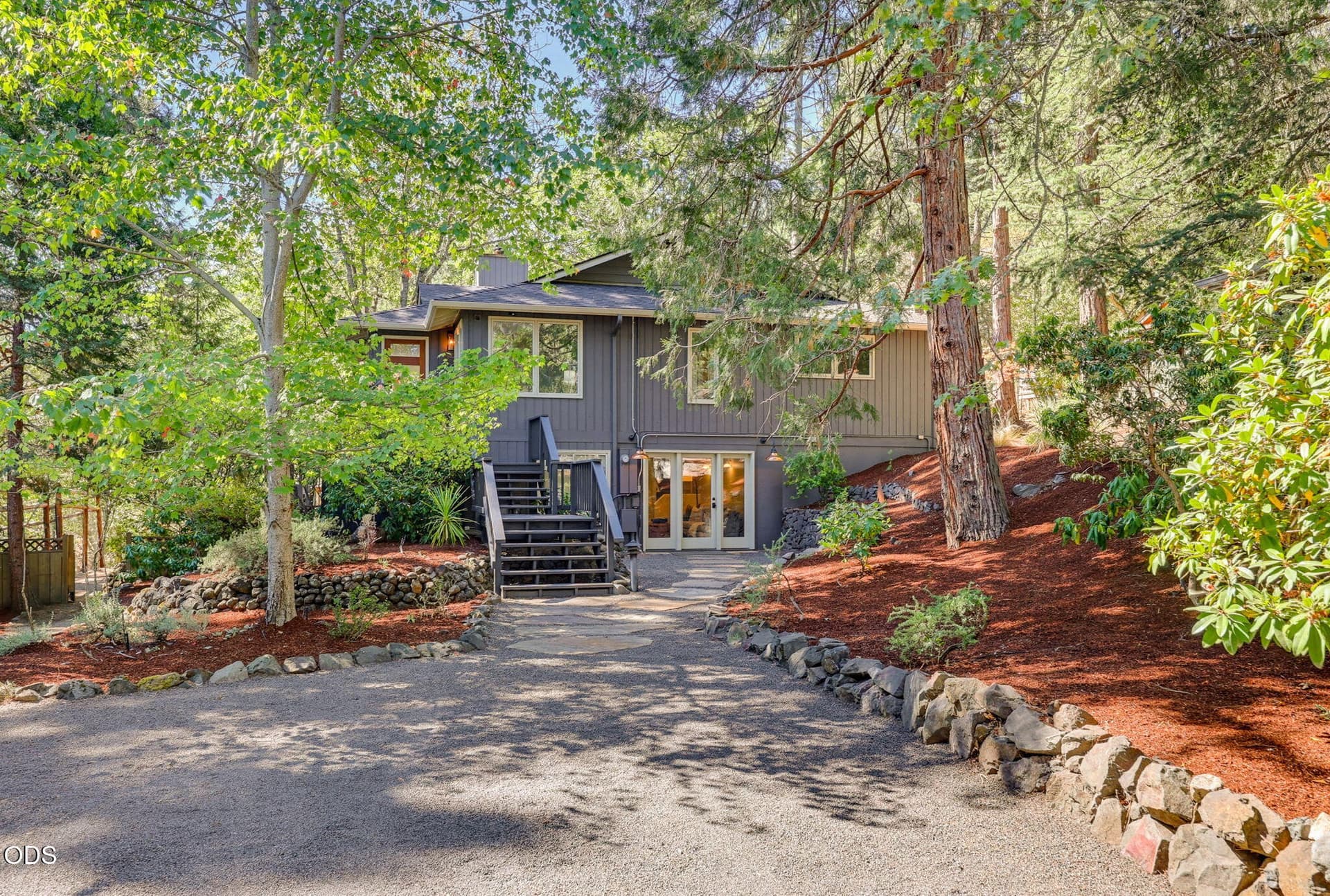 ApxSL00001. Photo 1 of 52, 152 Strawberry Lane, Ashland, OR 97520