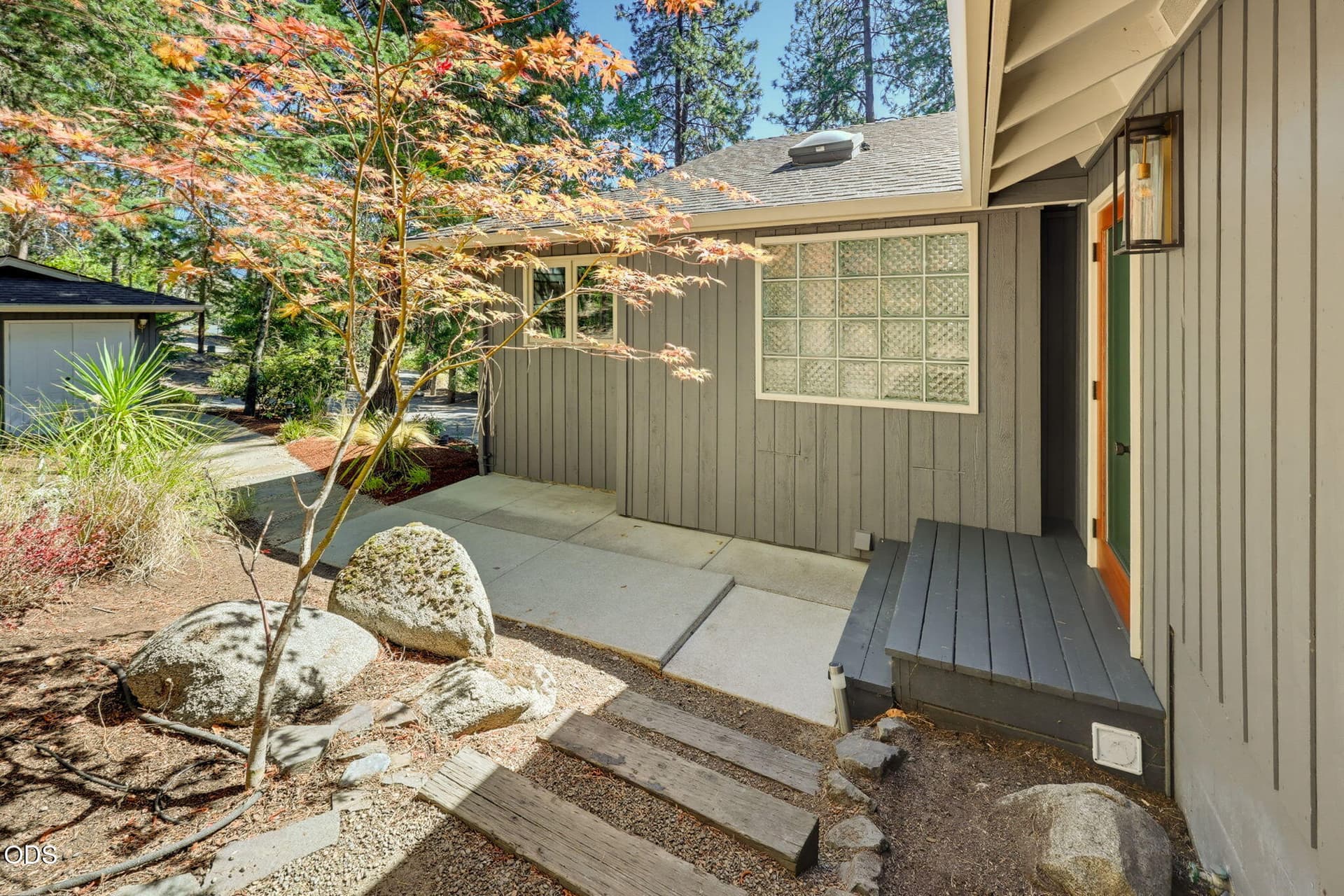 ApxSL00034. Photo 4 of 52, 152 Strawberry Lane, Ashland, OR 97520