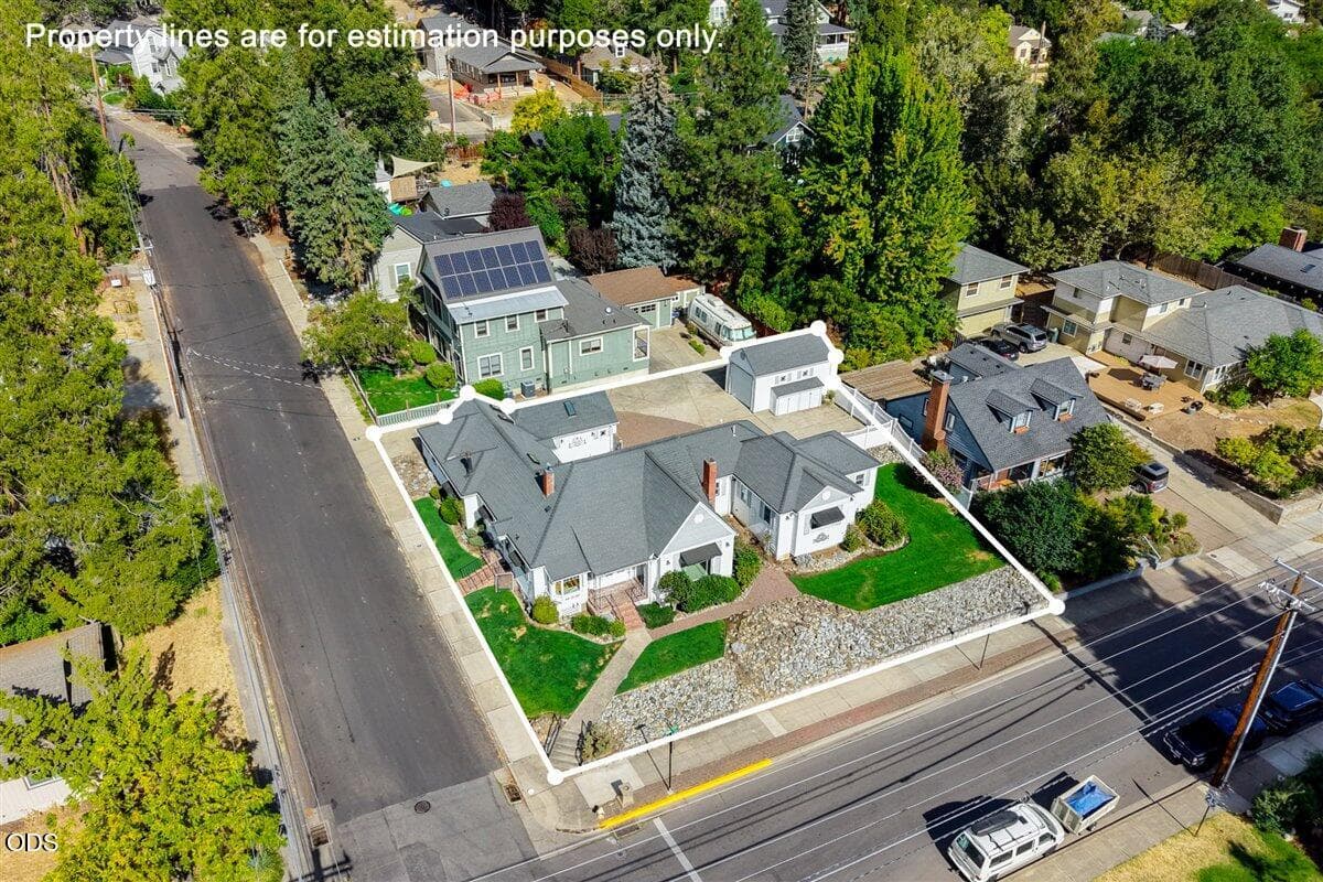 2. Photo 2 of 46, 119 Granite Street, Ashland, OR 97520