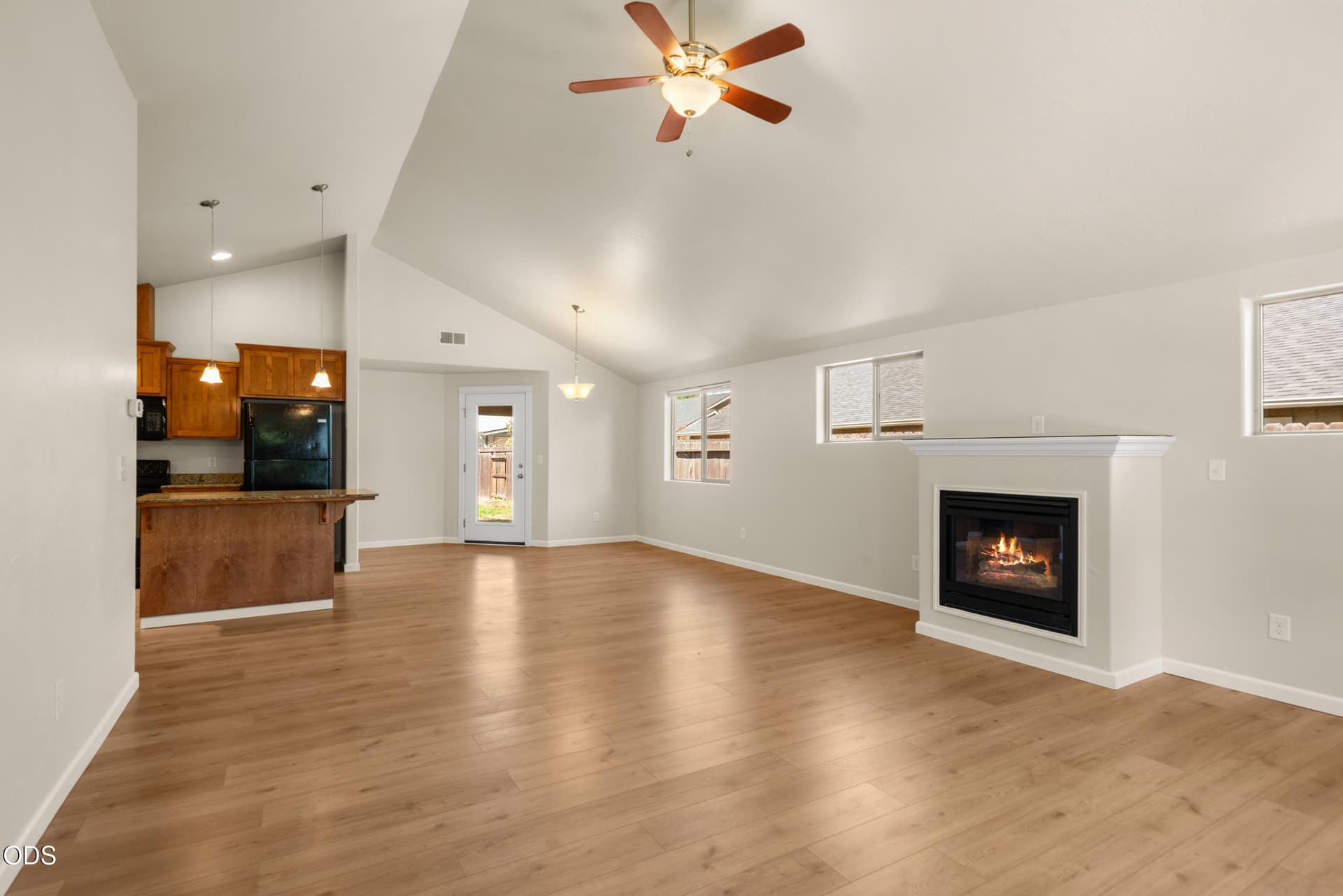 1466 clearsprings dr-01. Photo 5 of 30, 1466 Clearsprings Drive, Medford, OR 97501
