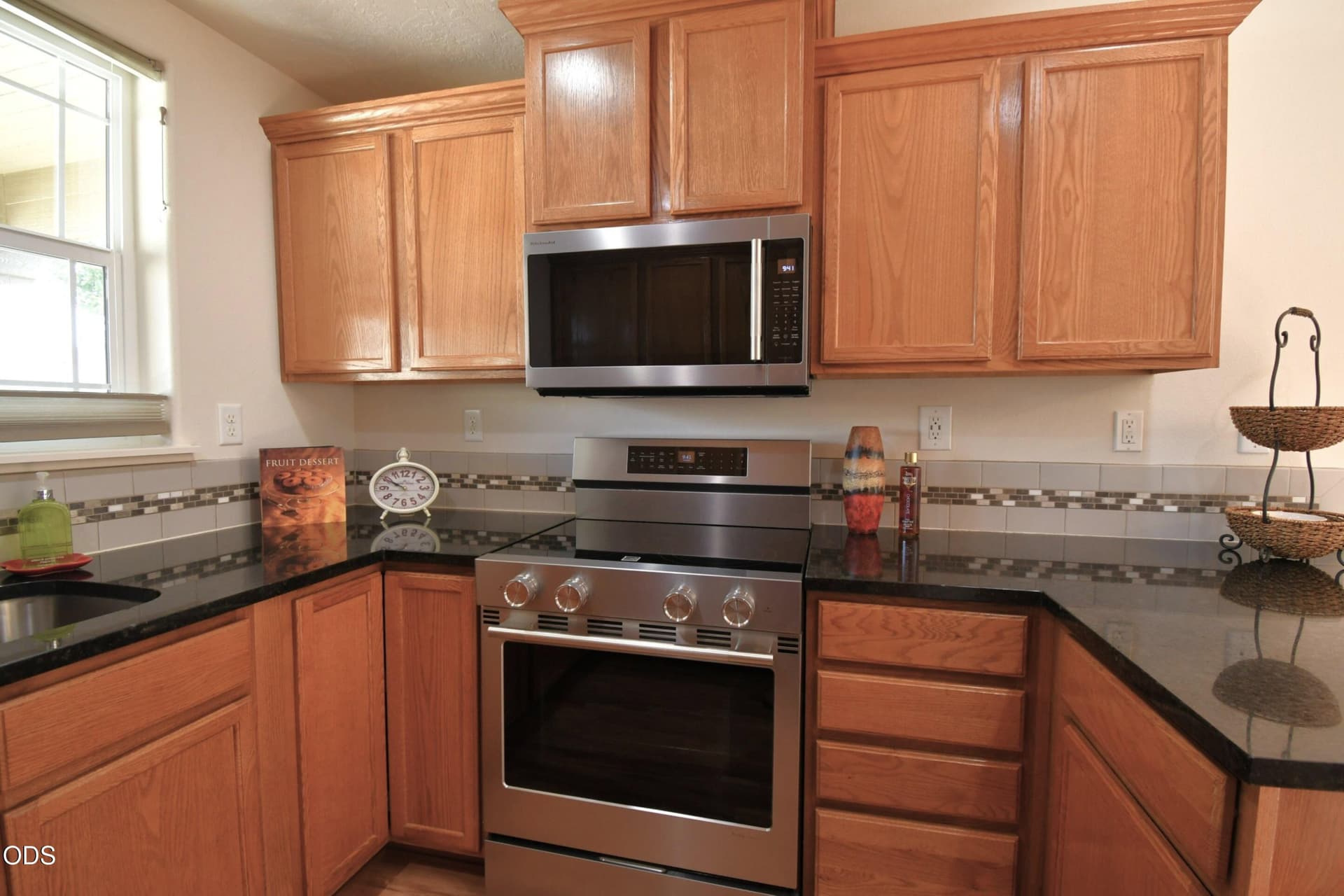 kitchen 11. Photo 5 of 31, 3172 SW Deschutes Avenue, Redmond, OR 97756