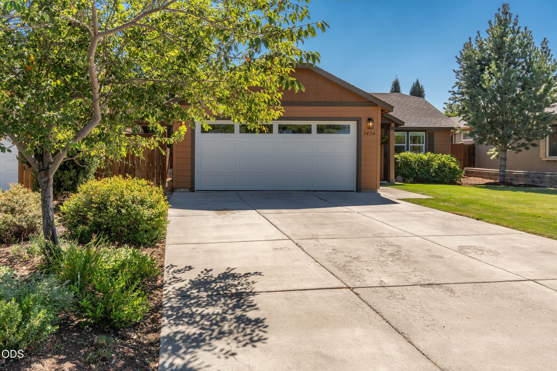 #2 - Ross 021- Frnt & DW. Photo 2 of 20, 3434 NW Dogwood Avenue, Redmond, OR 97756