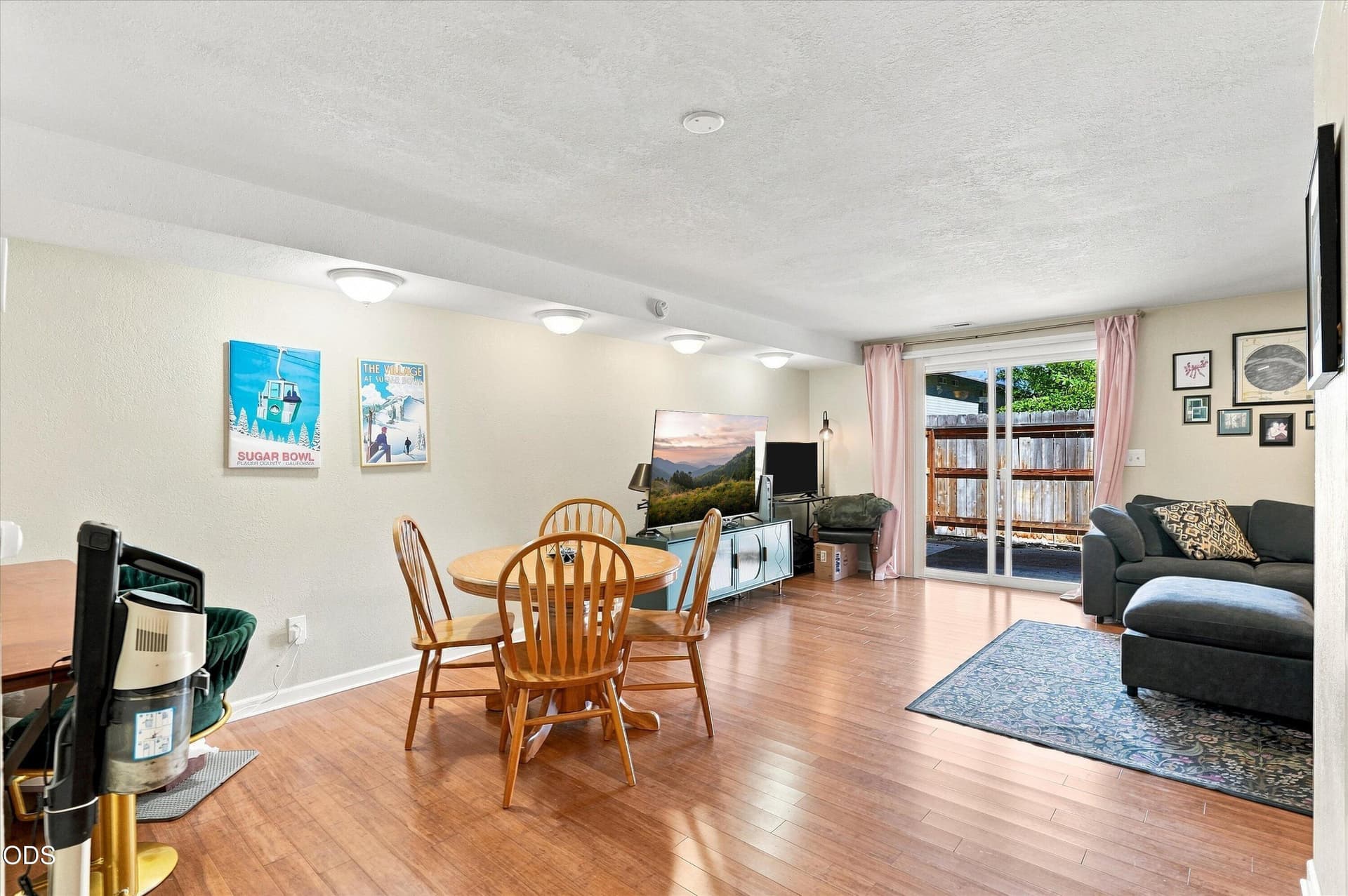 Livingroom. Photo 5 of 30, 1111 Stevens Street Unit 5, Medford, OR 97504