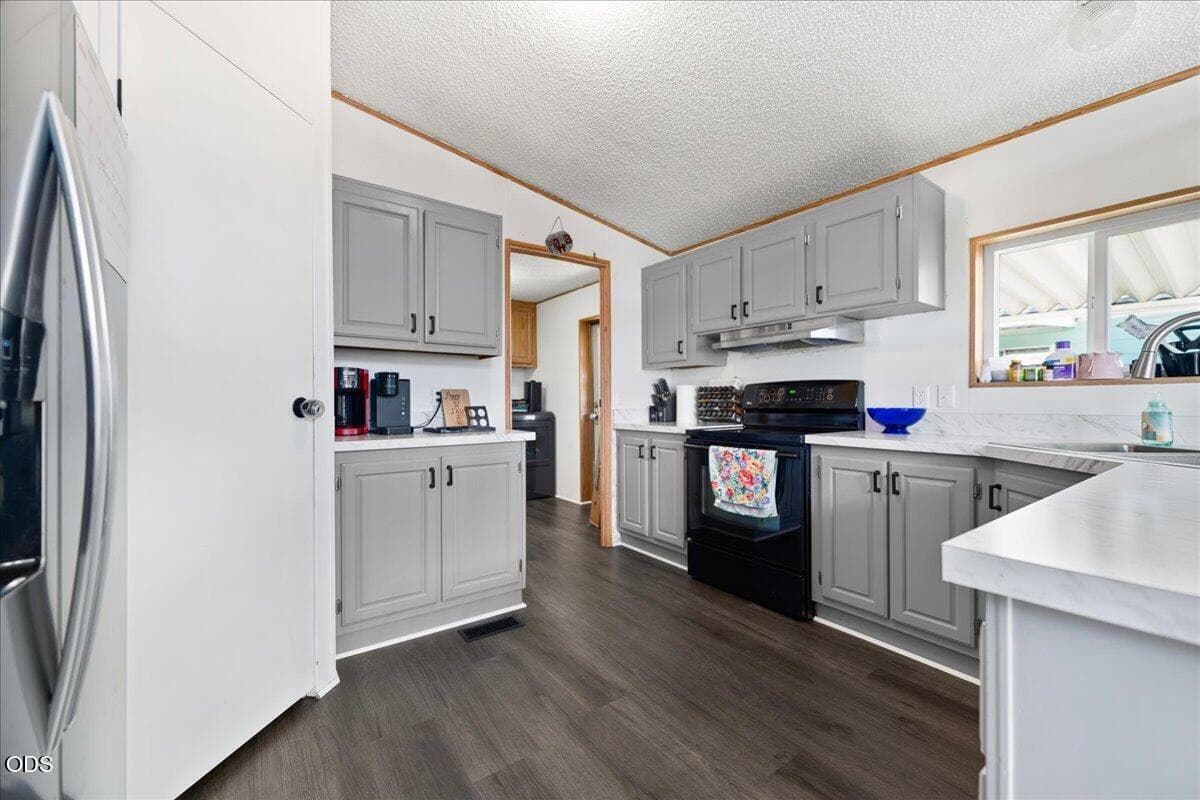 11-Kitchen. Photo 4 of 25, 3555 S Pacific Highway Unit SPC 188, Medford, OR 97501
