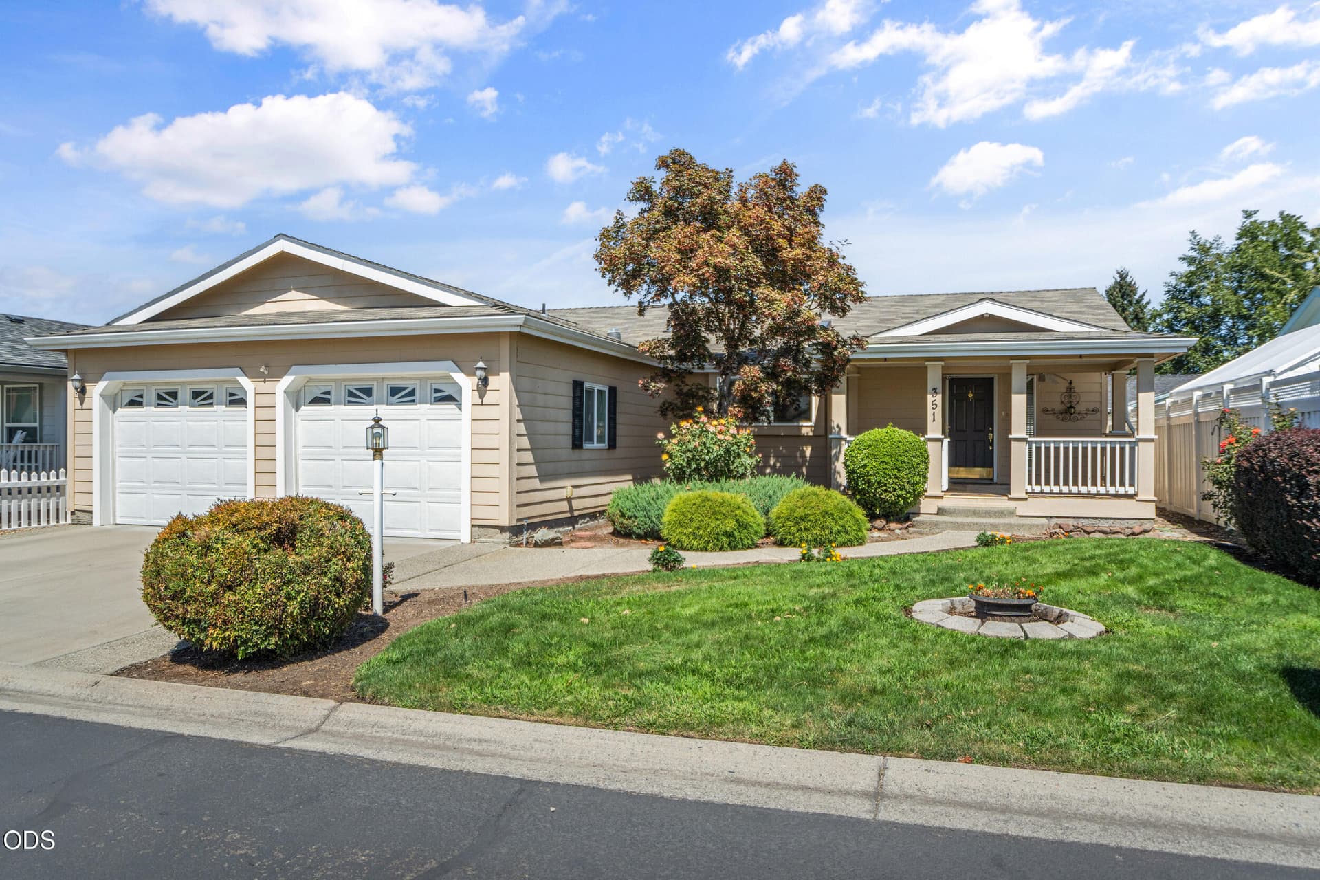 1_351 orth dr-03. Photo 1 of 32, 351 Orth Drive Unit # 14, Central Point, OR 97502