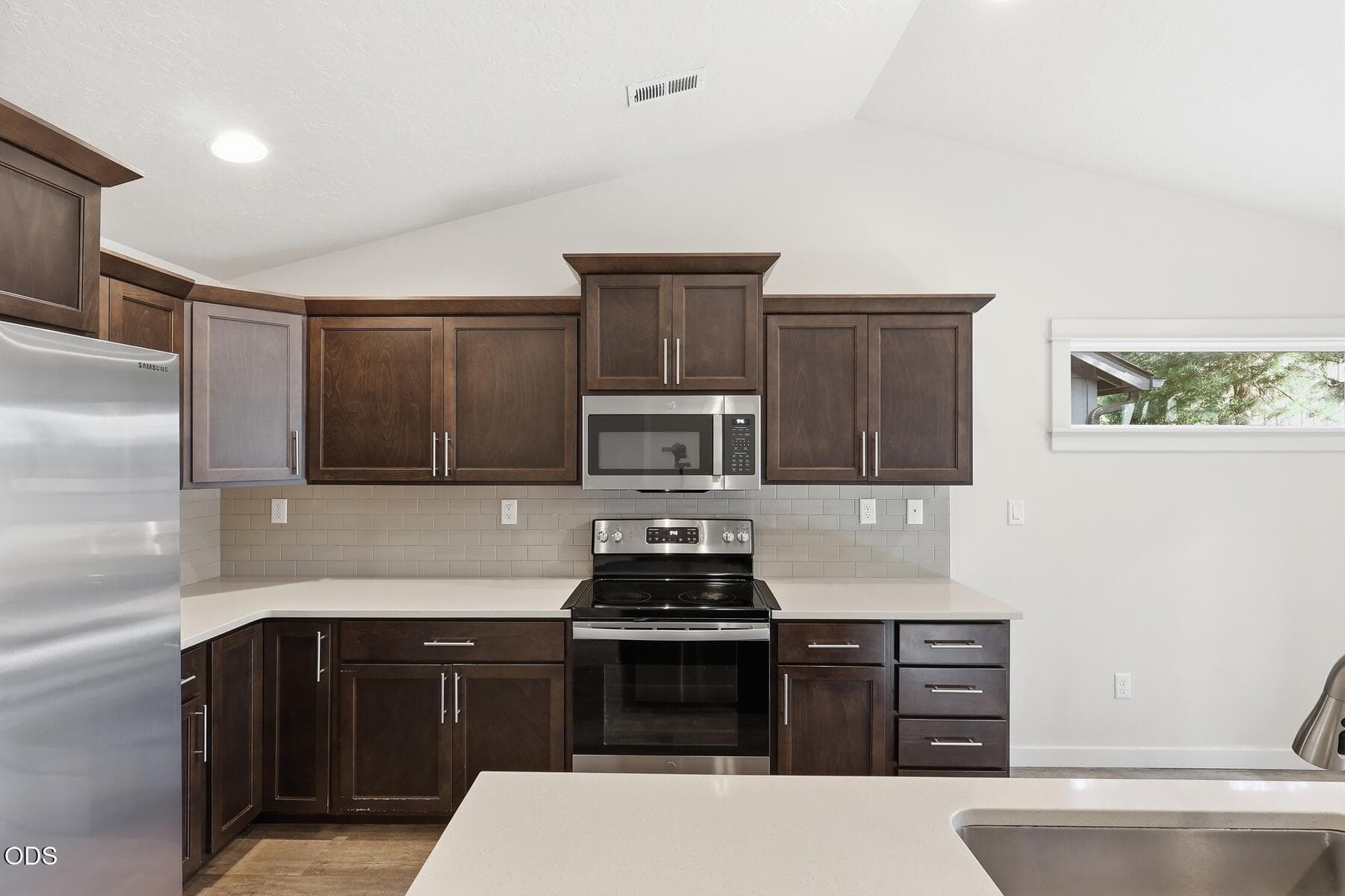 Kitchen. Photo 2 of 26, 670 McKinney Ranch Road, Sisters, OR 97759