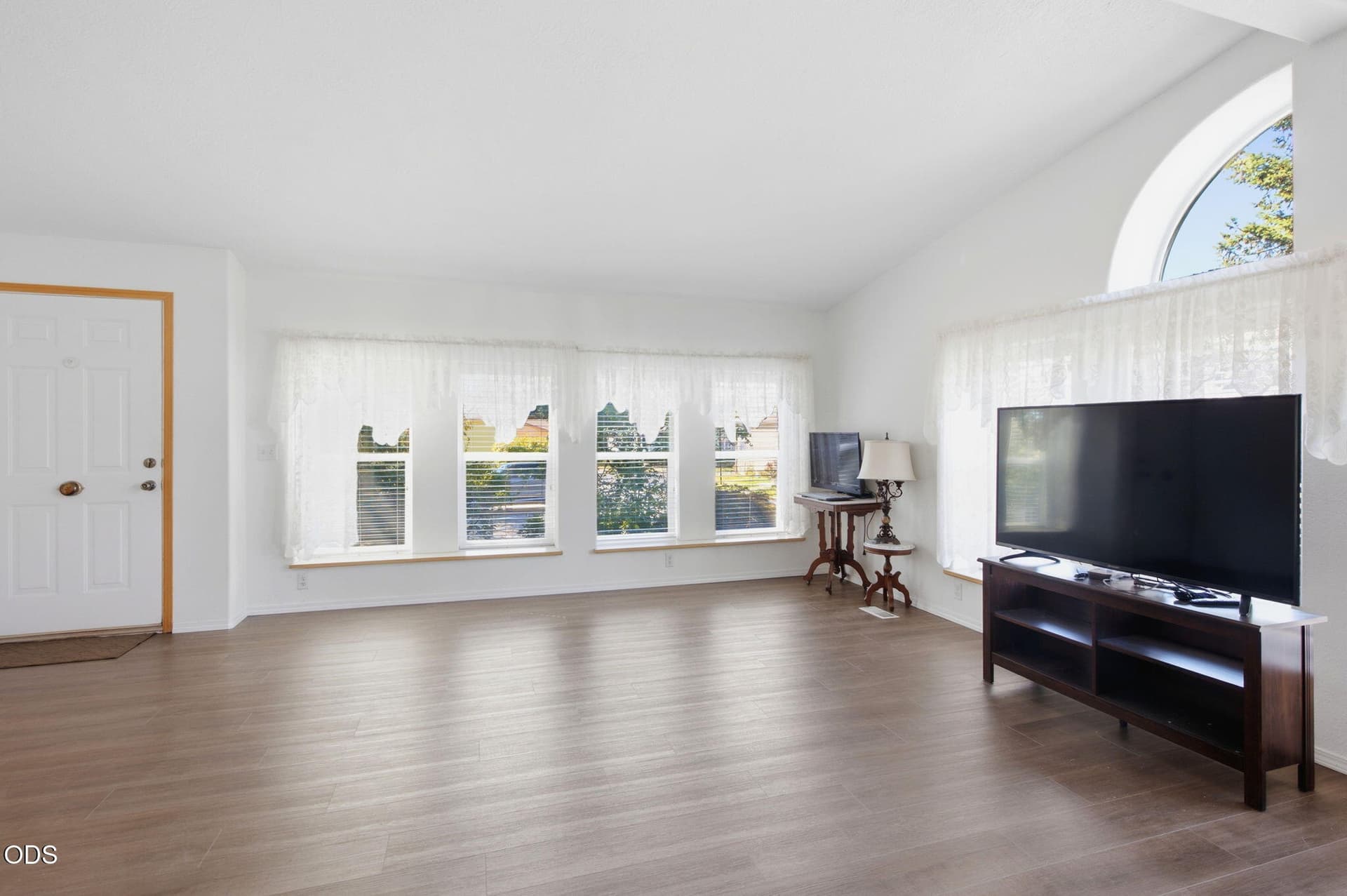 Living Room New LVP Flooring. Photo 4 of 35, 125 NW Wrightwood Circle, Grants Pass, OR 97526