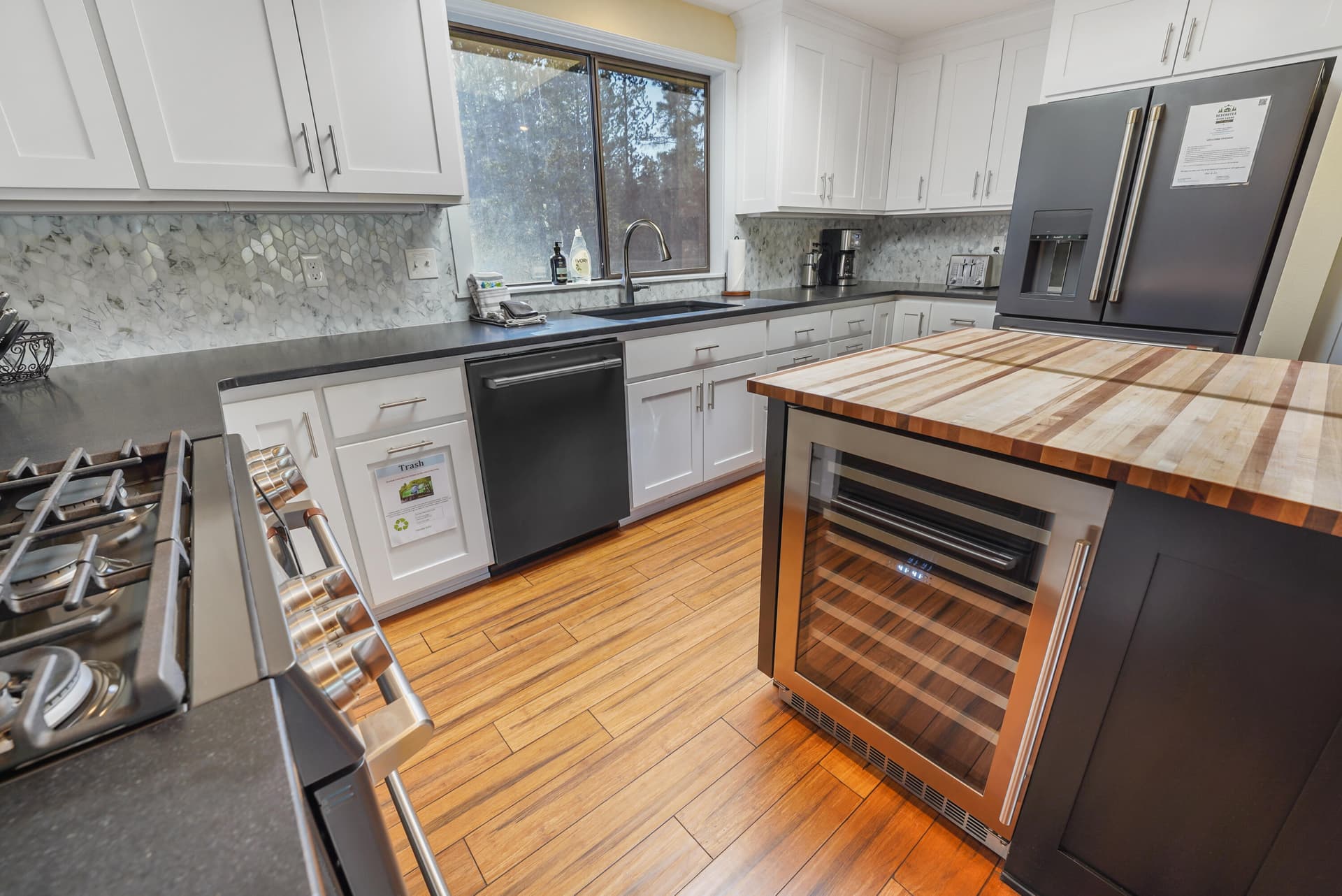 Kitchen 1. Photo 2 of 26, 17704 Rogue Lane, Sunriver, OR 97707
