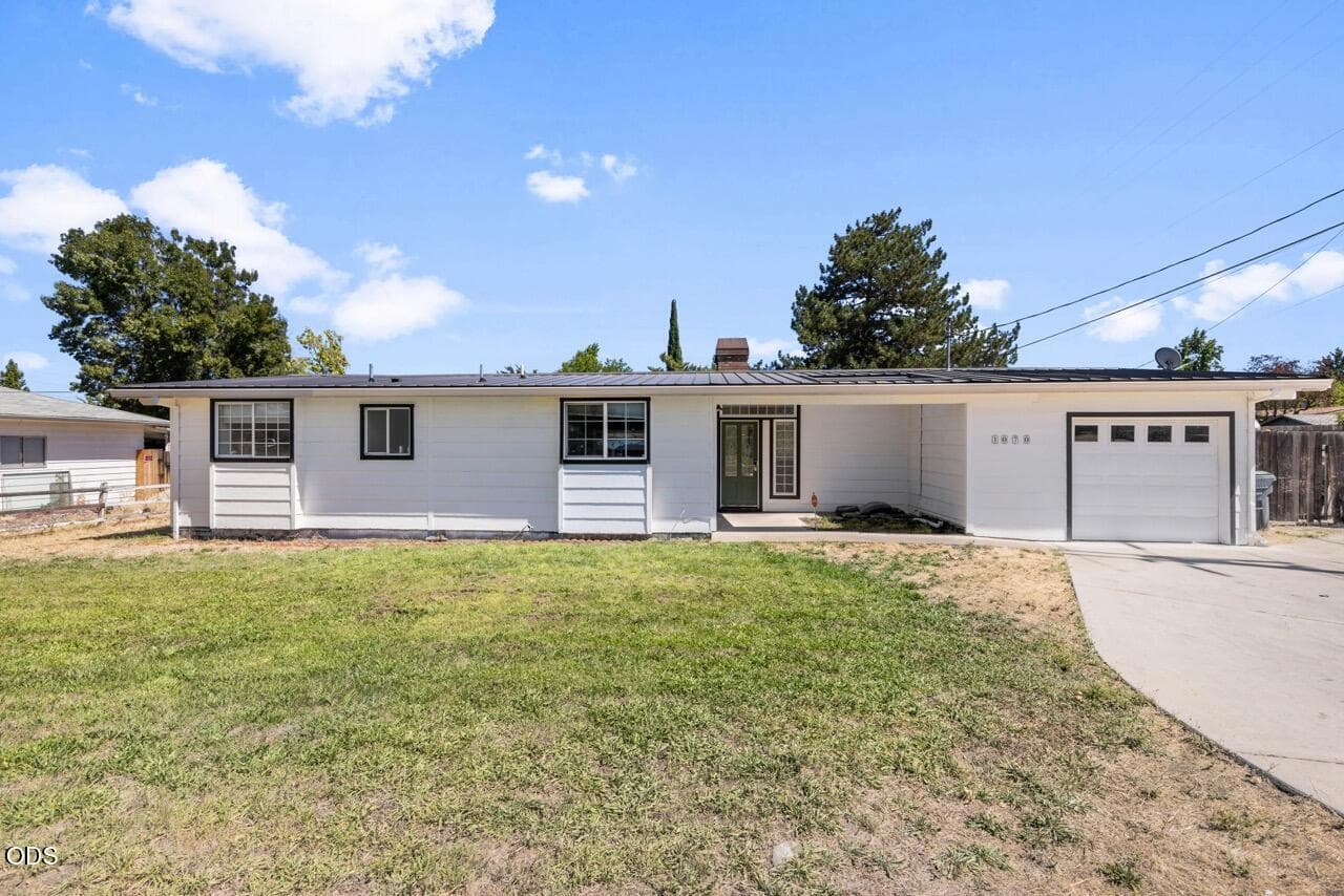 EP1A3436 Large. Photo 1 of 19, 1070 N Ross Lane, Medford, OR 97501