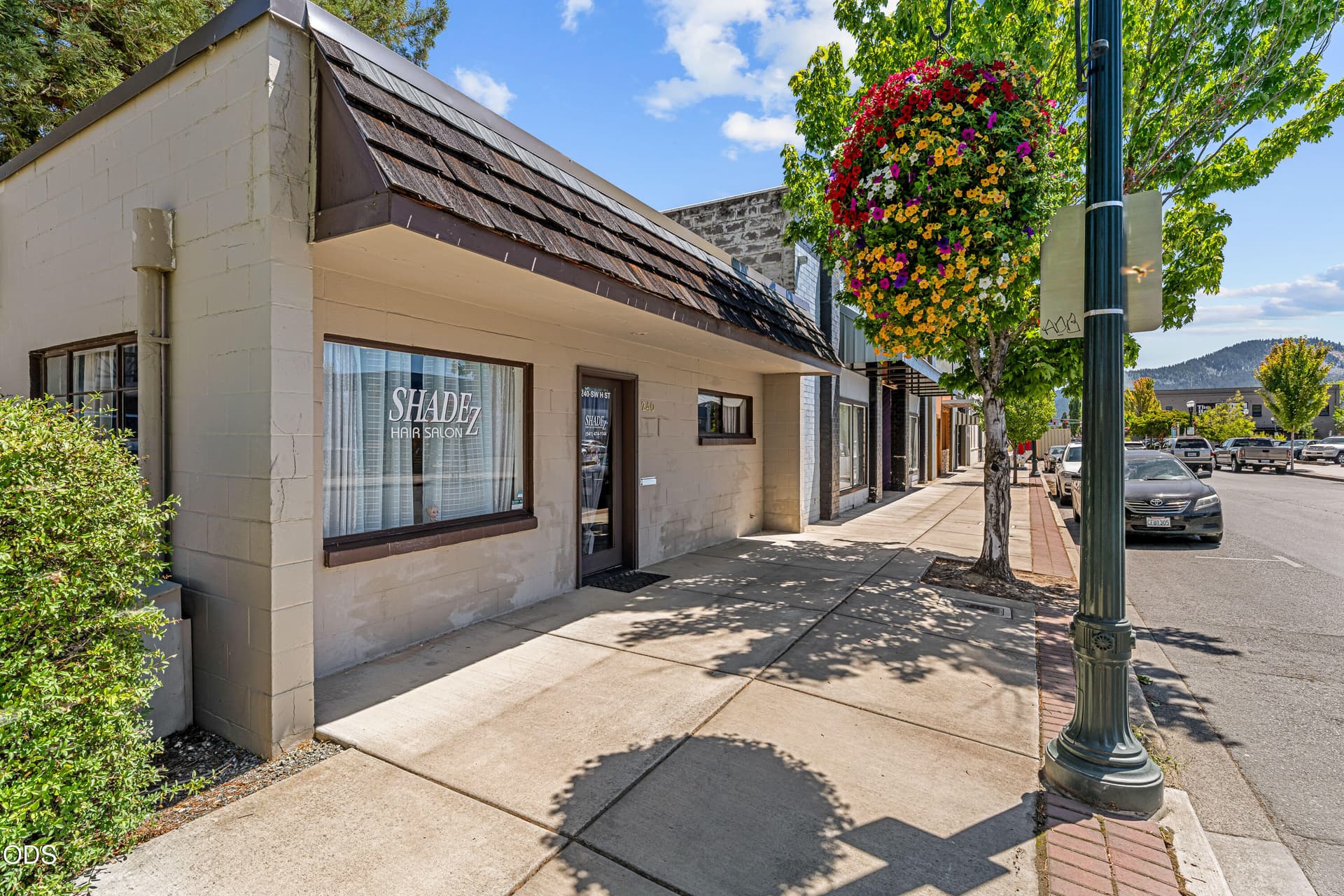 07-EXT (4 of 8). Photo 2 of 23, 240 SW H Street, Grants Pass, OR 97526