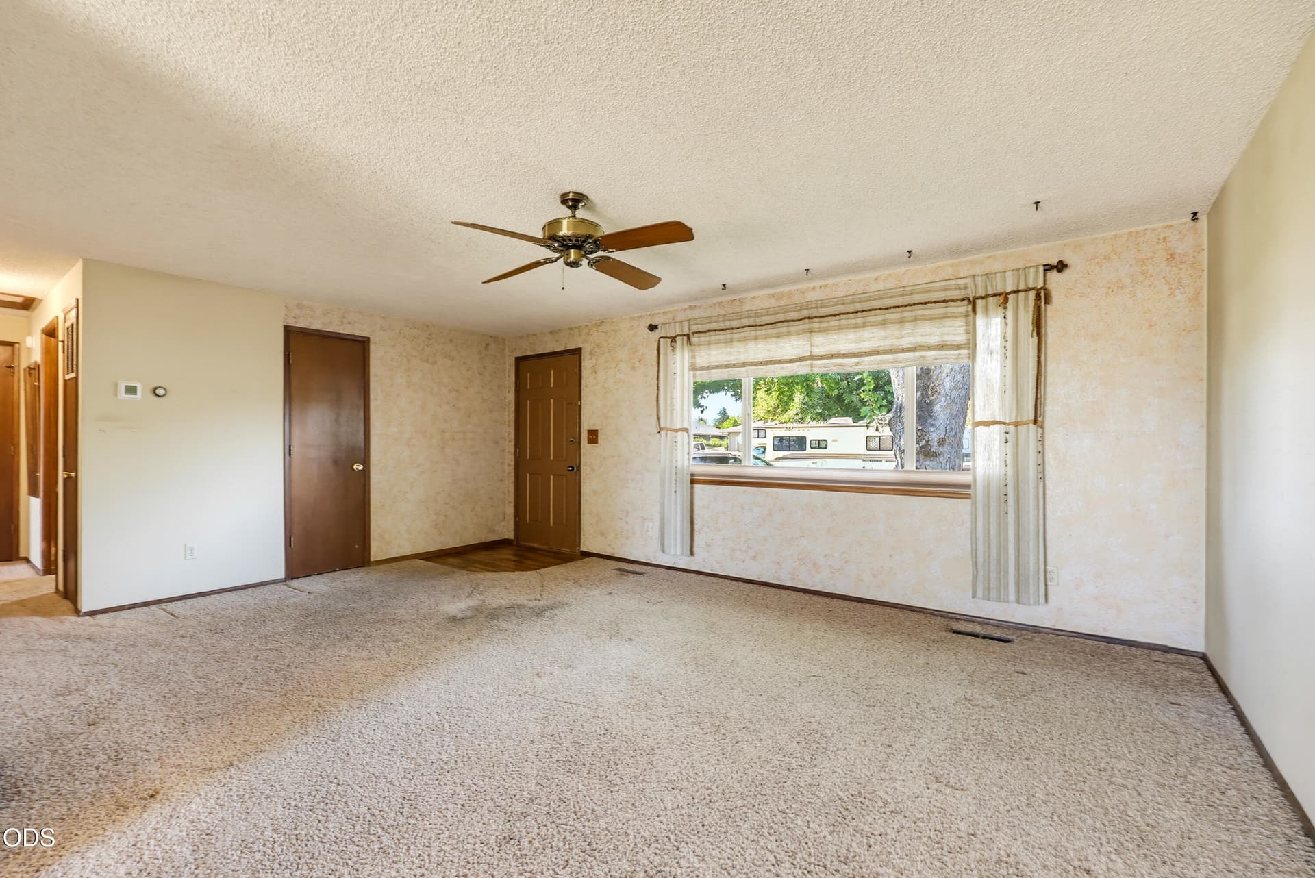 4) LR. Photo 4 of 32, 7872 Harlan Drive, White City, OR 97503