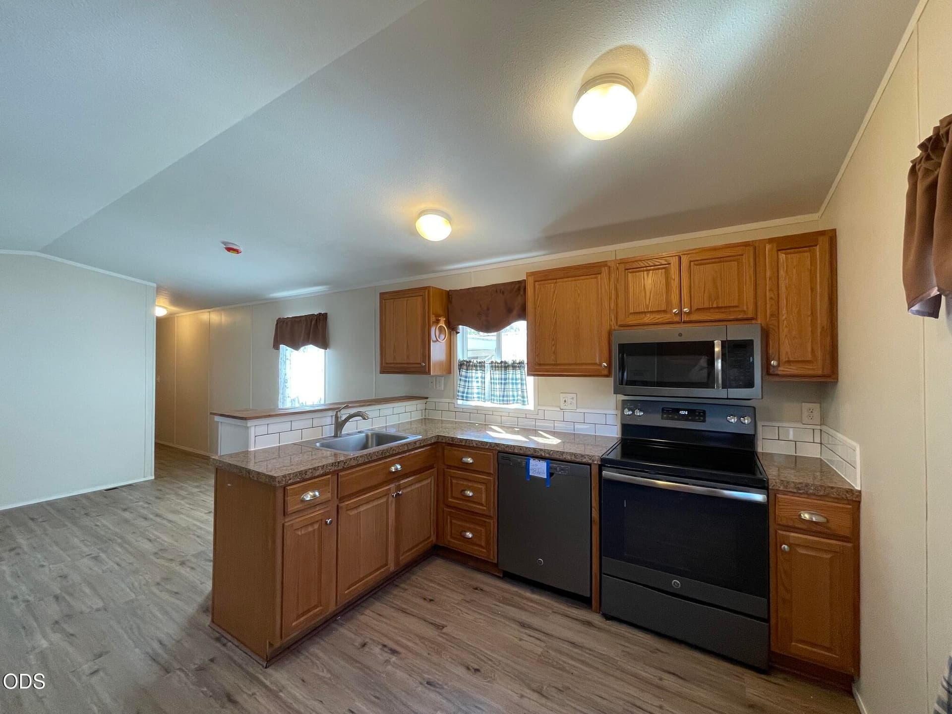 IMG_3240. Photo 5 of 19, 411 Teakwood Drive, Grants Pass, OR 97526