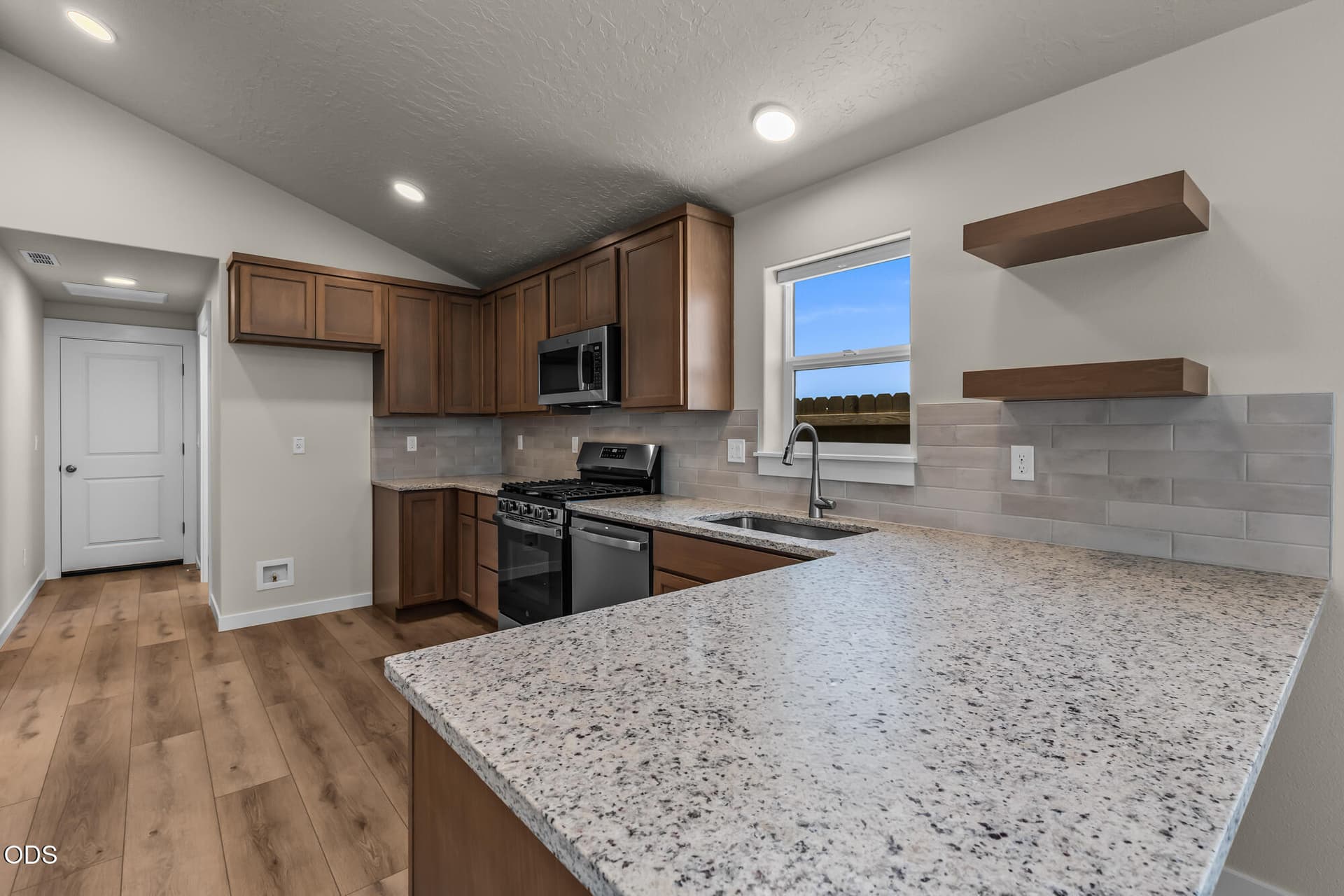 2026_08_28_2842_sterling_dr_rdm-1 (10). Photo 5 of 22, 2842 NW Sterling Drive, Redmond, OR 97756