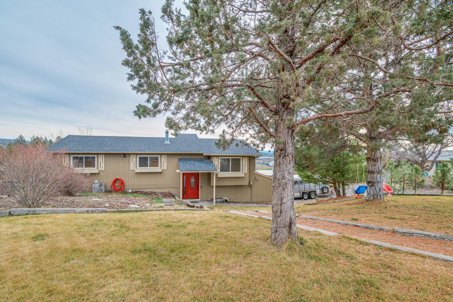 1133 NE Scenic Dr., Madras, OR - 11. Photo 1 of 42, 1133 NE Scenic Drive, Madras, OR 97741