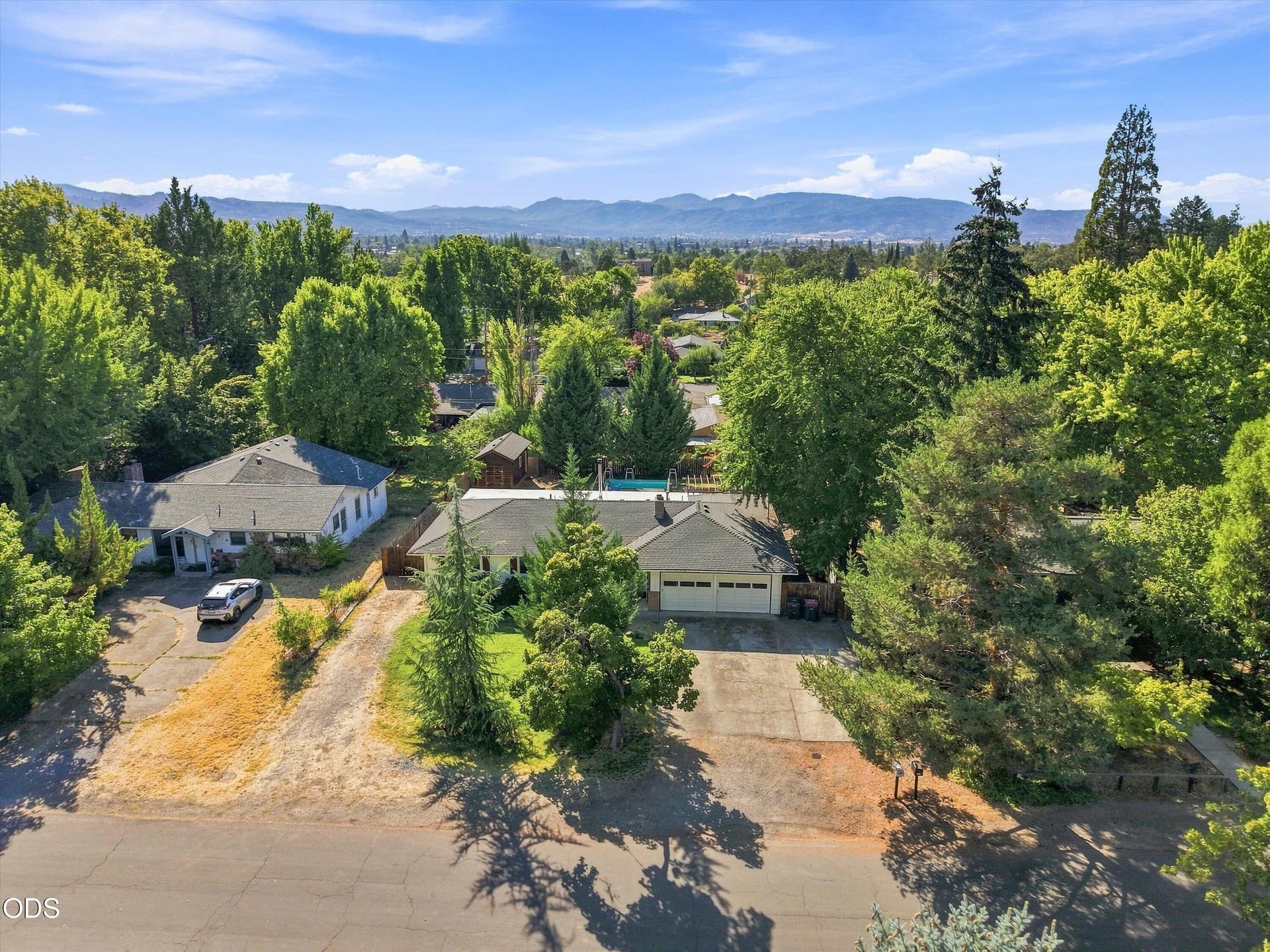 416 Ardmore Avenue. Photo 2 of 53, 416 Ardmore Avenue, Medford, OR 97504