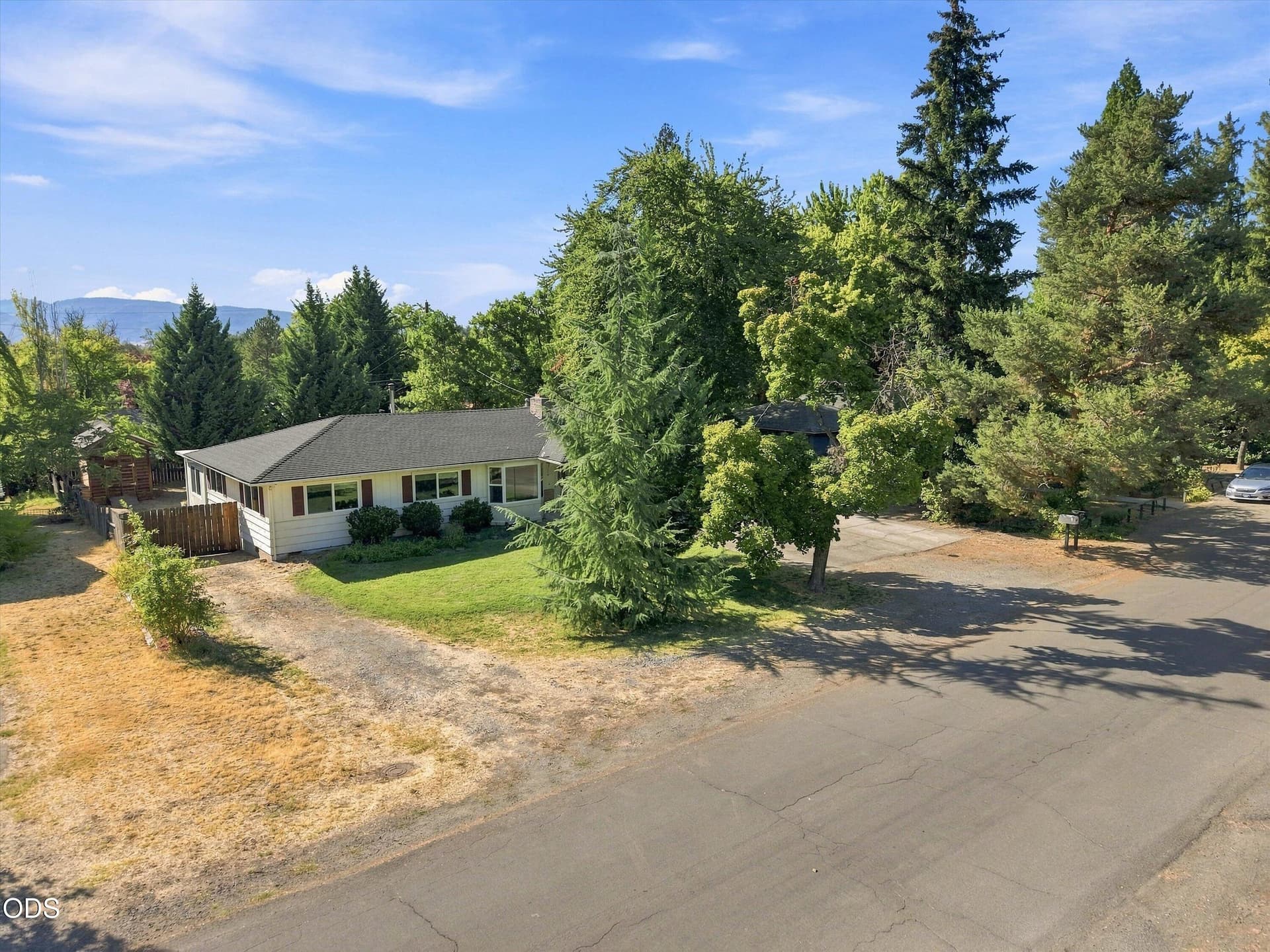 416 Ardmore Avenue. Photo 4 of 53, 416 Ardmore Avenue, Medford, OR 97504
