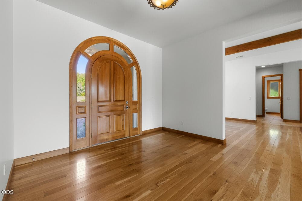 Front entry. Photo 4 of 56, 9026 Arant Road, Klamath Falls, OR 97603