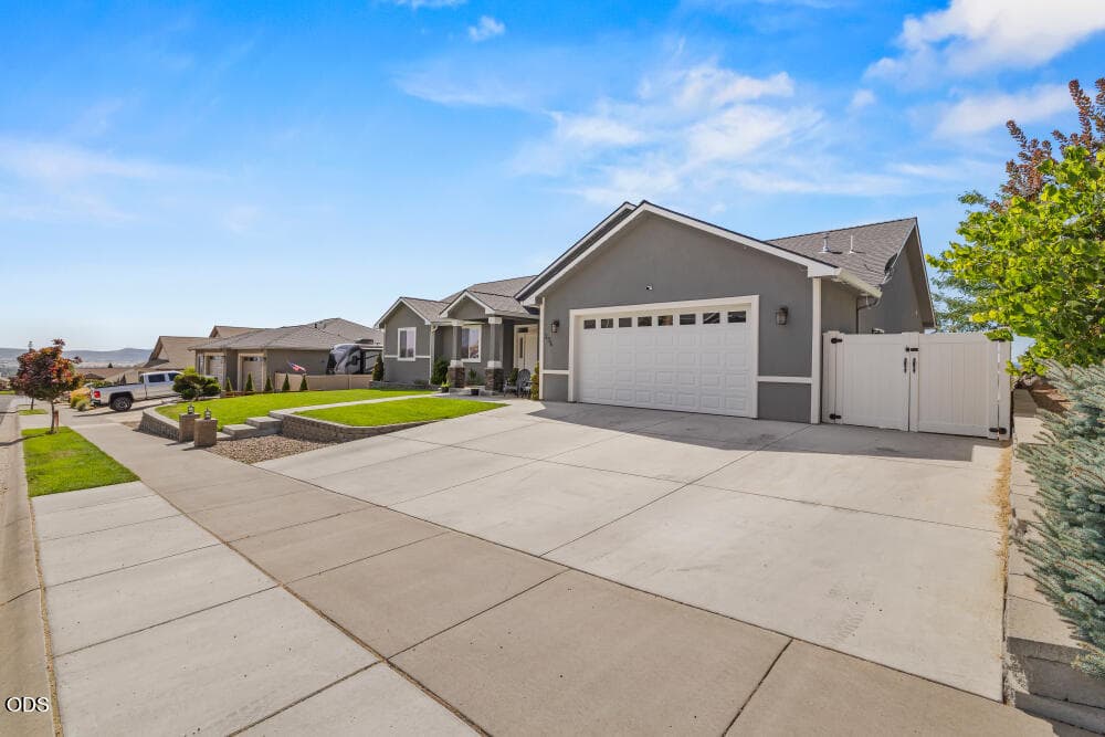 236SkyridgeDr-45. Photo 2 of 67, 236 Skyridge Drive, Klamath Falls, OR 97603