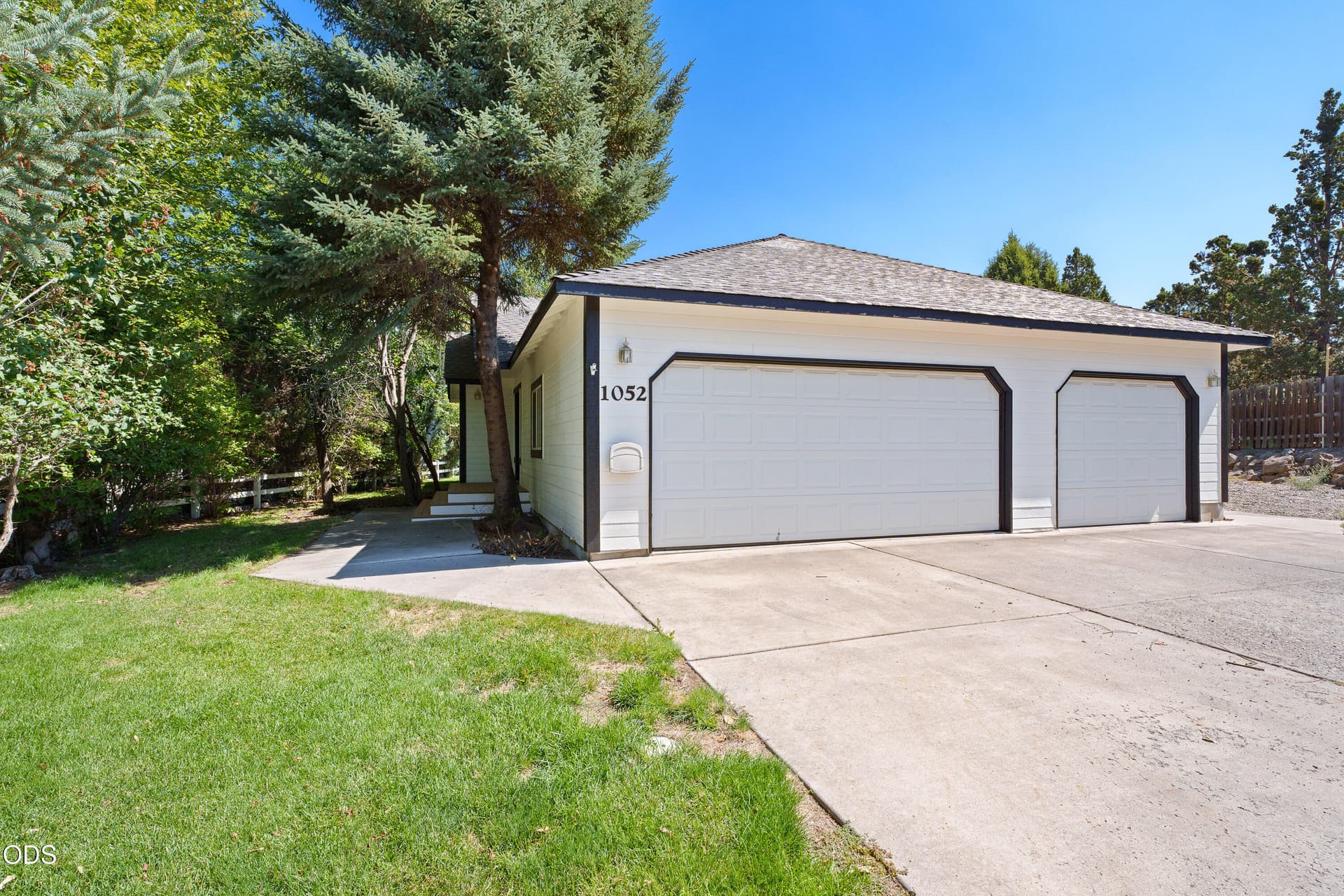 2. Photo 2 of 38, 1052 NE Francis Court, Bend, OR 97701