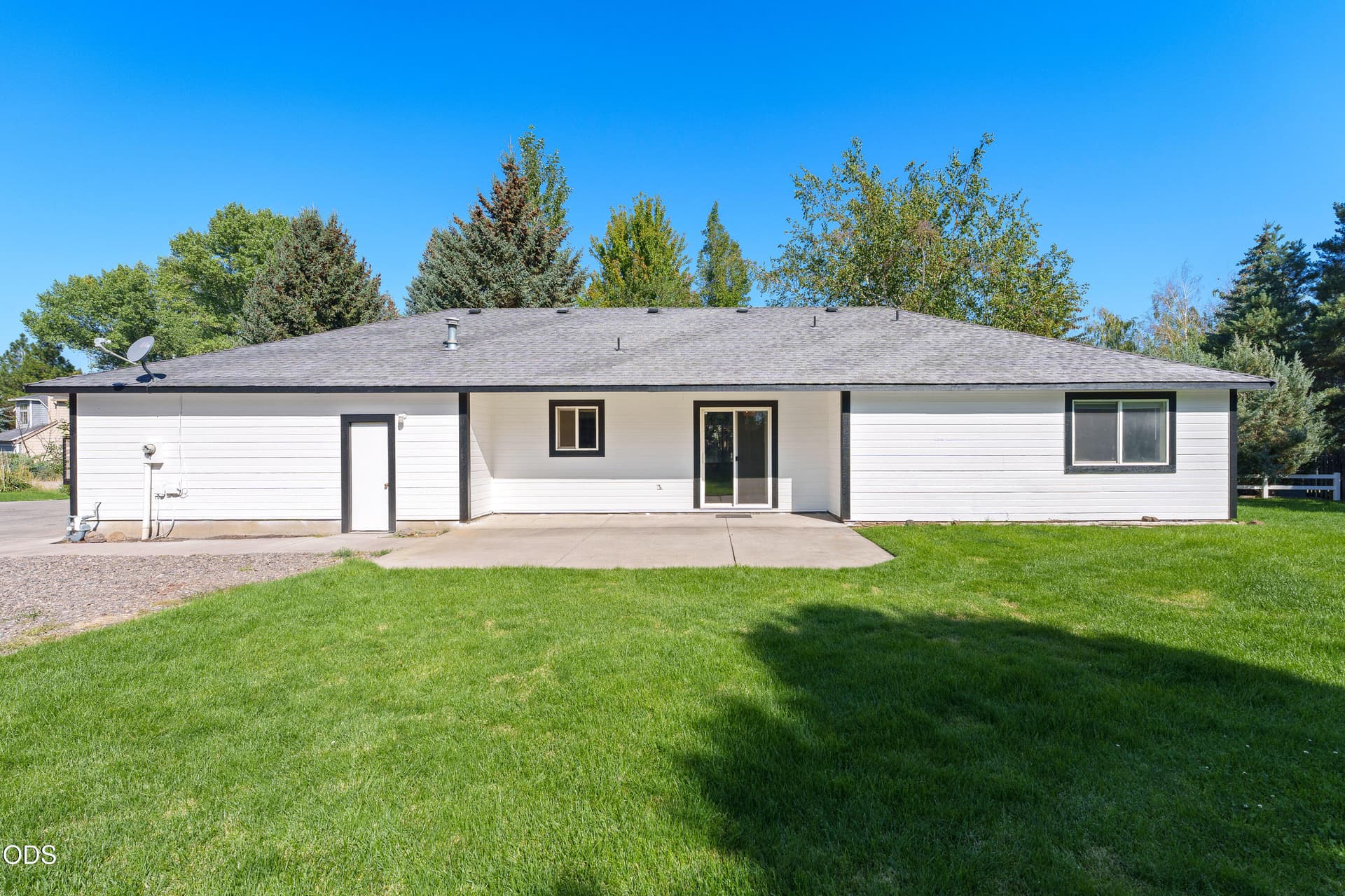 3. Photo 3 of 38, 1052 NE Francis Court, Bend, OR 97701