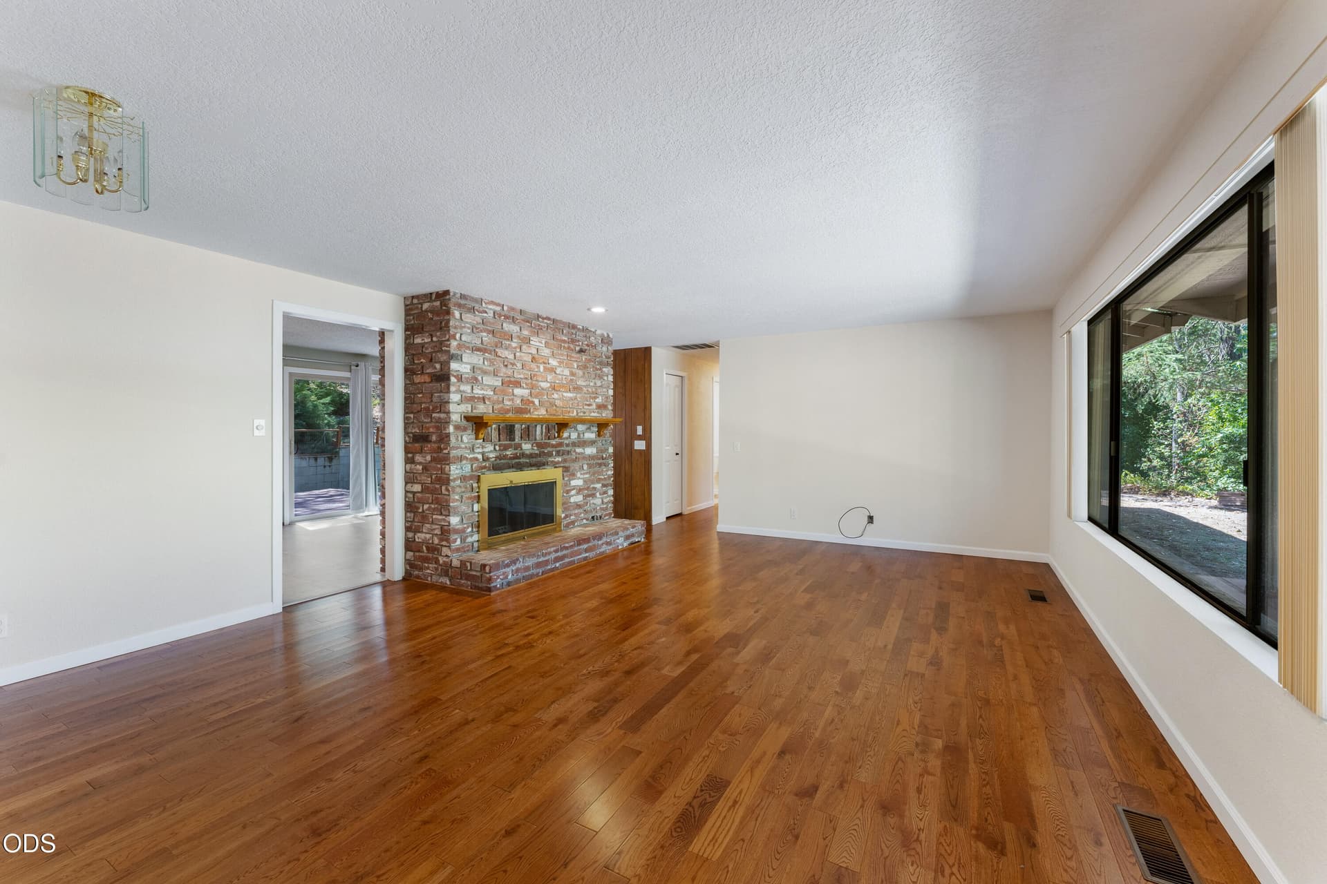 18-INT (1 of 18). Photo 3 of 31, 340 Dawn Allan Drive, Grants Pass, OR 97527