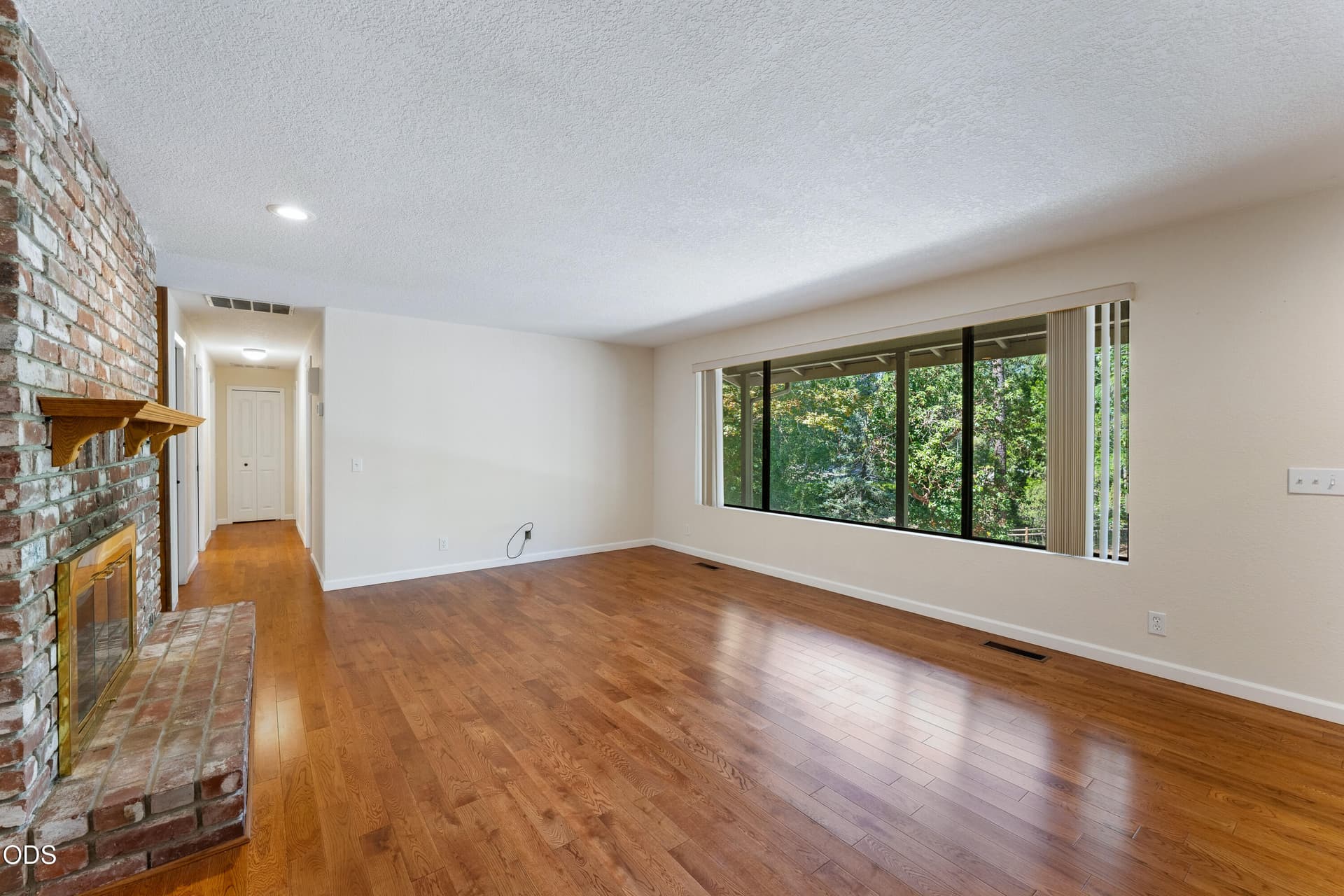 19-INT (2 of 18). Photo 4 of 31, 340 Dawn Allan Drive, Grants Pass, OR 97527