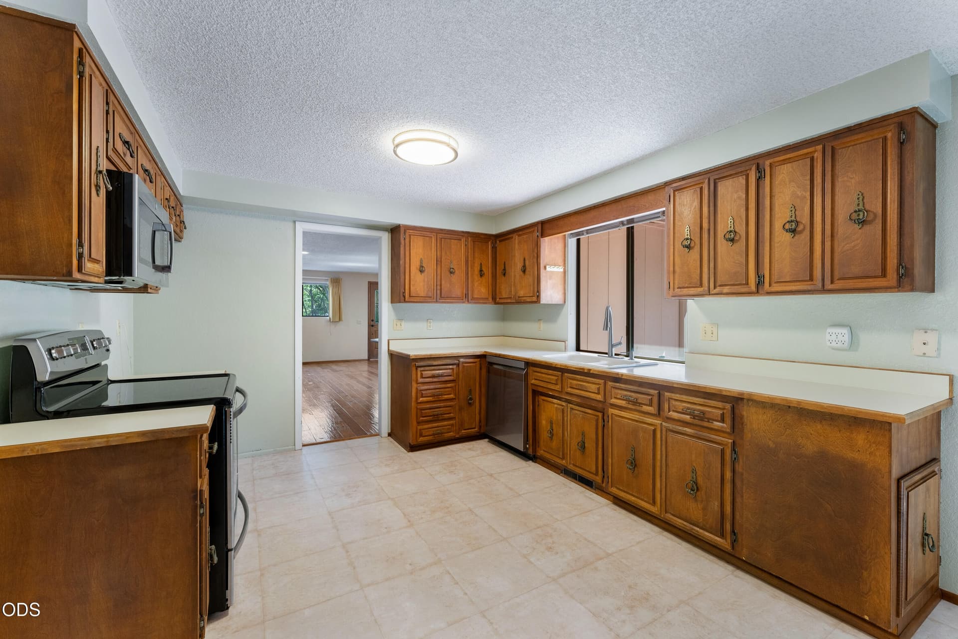 23-INT (6 of 18). Photo 5 of 31, 340 Dawn Allan Drive, Grants Pass, OR 97527