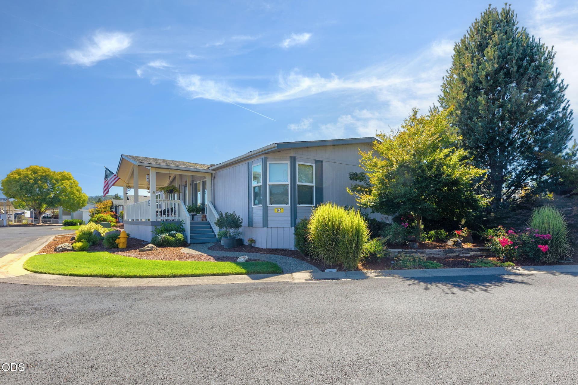 large-01a04bba-f3ba-7063-95a4-78eccfcd06. Photo 2 of 20, 300 Winston Drive, Grants Pass, OR 97526
