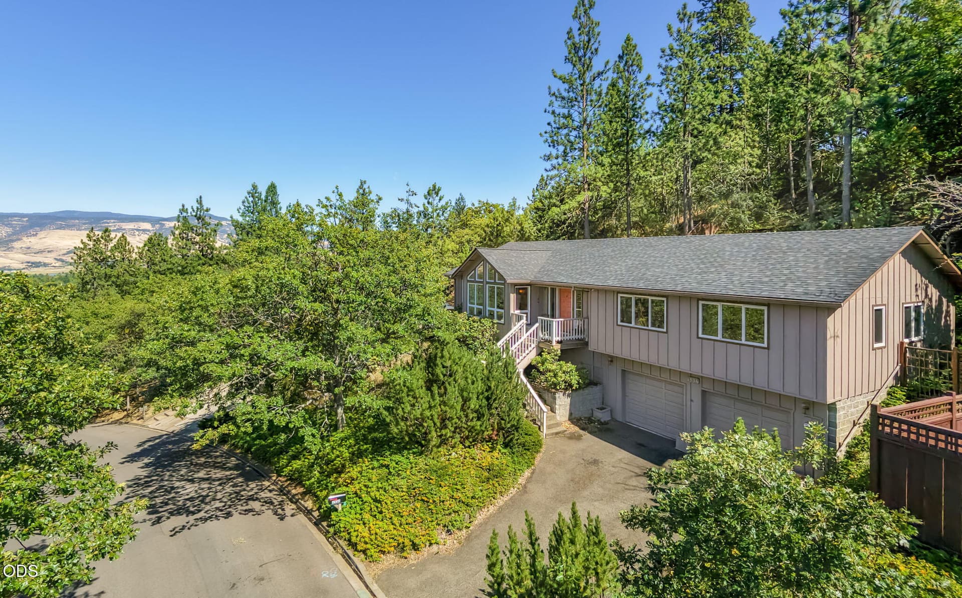 ApxPT00004. Photo 2 of 65, 1536 Pinecrest Terrace, Ashland, OR 97520