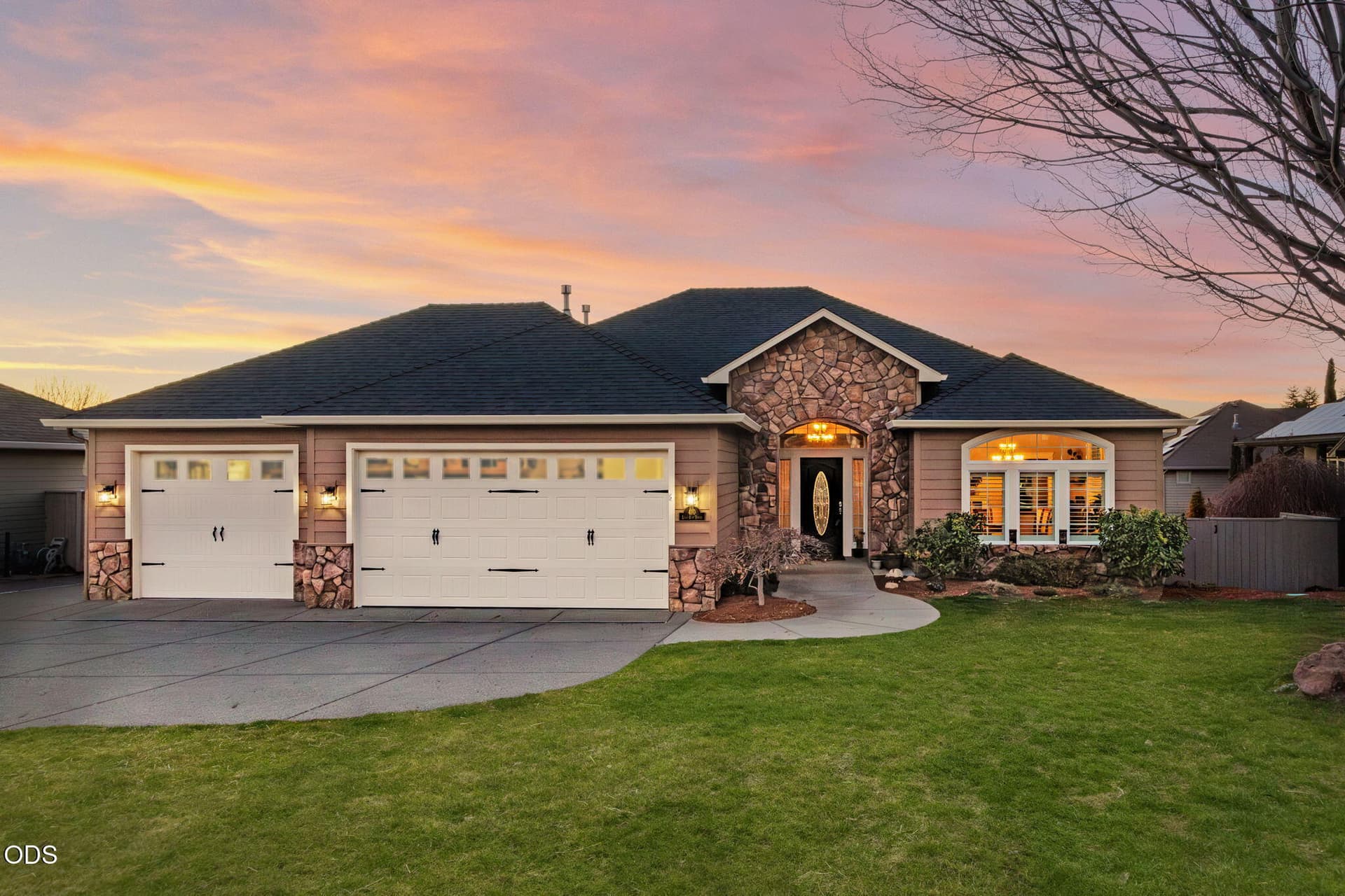 Coming Soon pic. Photo 1 of 32, 410 Lone Oak Drive, Medford, OR 97504