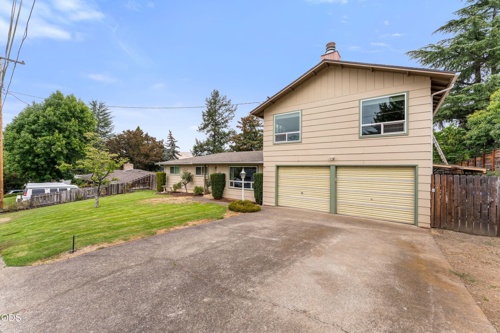 05-EXT (1 of 18). Photo 3 of 50, 1058 Linda Avenue, Ashland, OR 97520