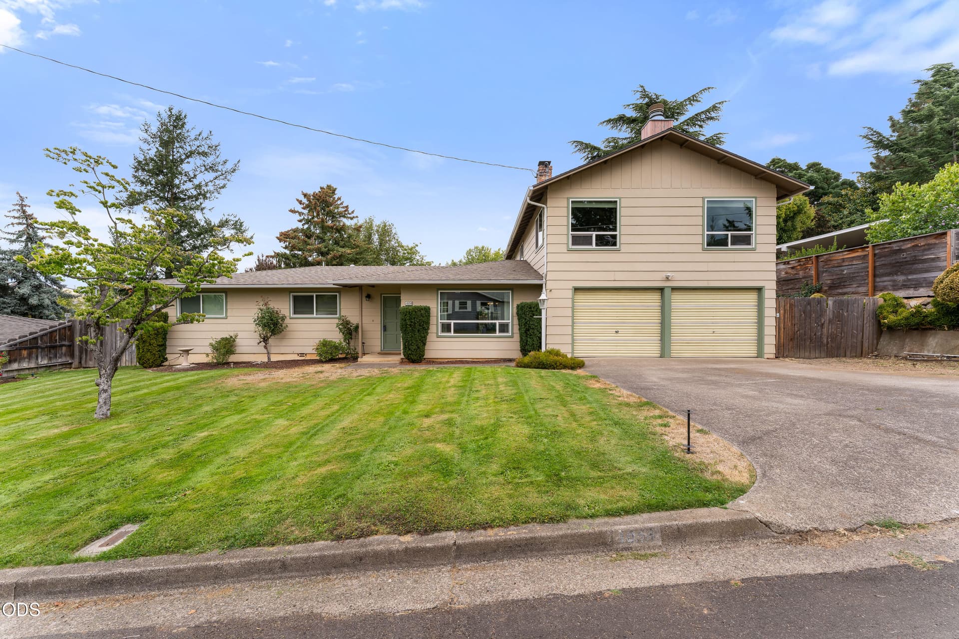 06-EXT (2 of 18). Photo 1 of 50, 1058 Linda Avenue, Ashland, OR 97520