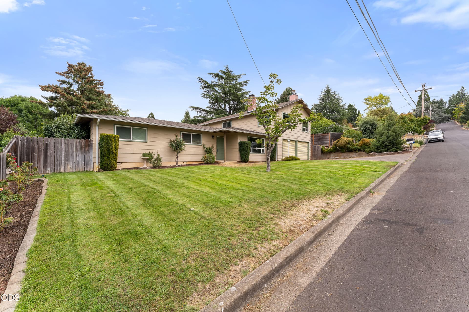 07-EXT (3 of 18). Photo 2 of 50, 1058 Linda Avenue, Ashland, OR 97520